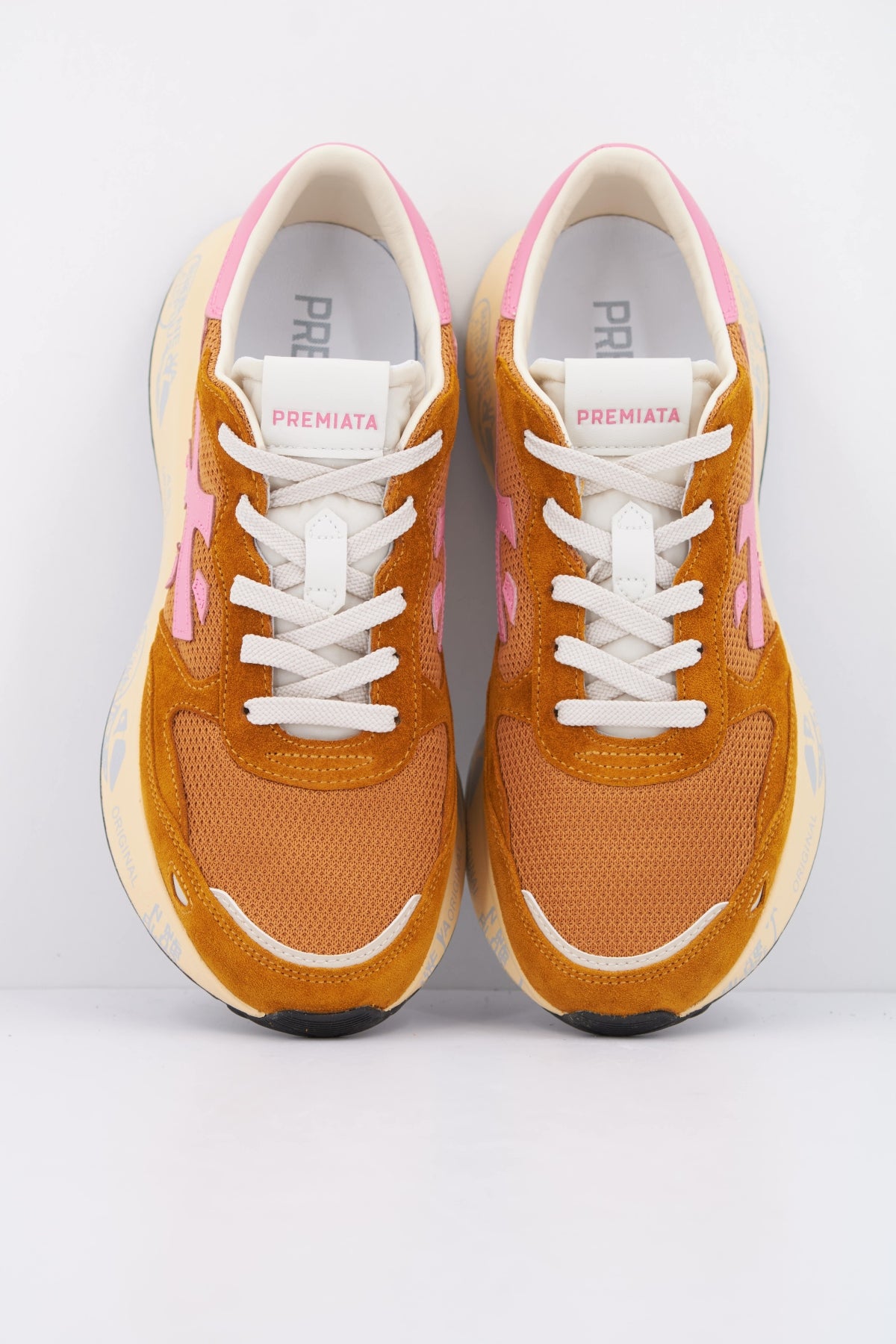 PREMIATA LAURYN  en color AMARILLO  (3)