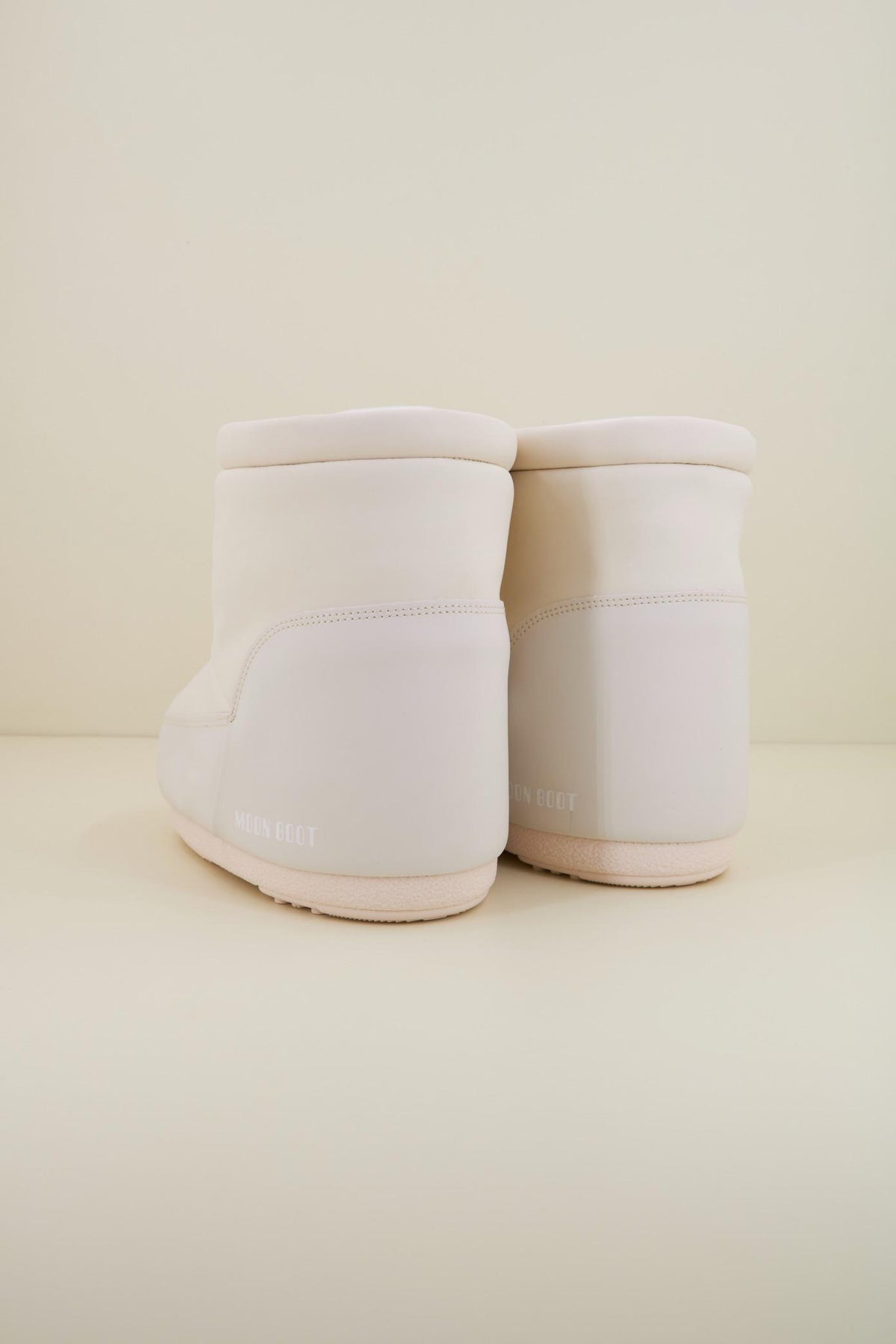 MOON BOOT ICON LOW NOLACE RUBBER   en color BLANCO  (3)
