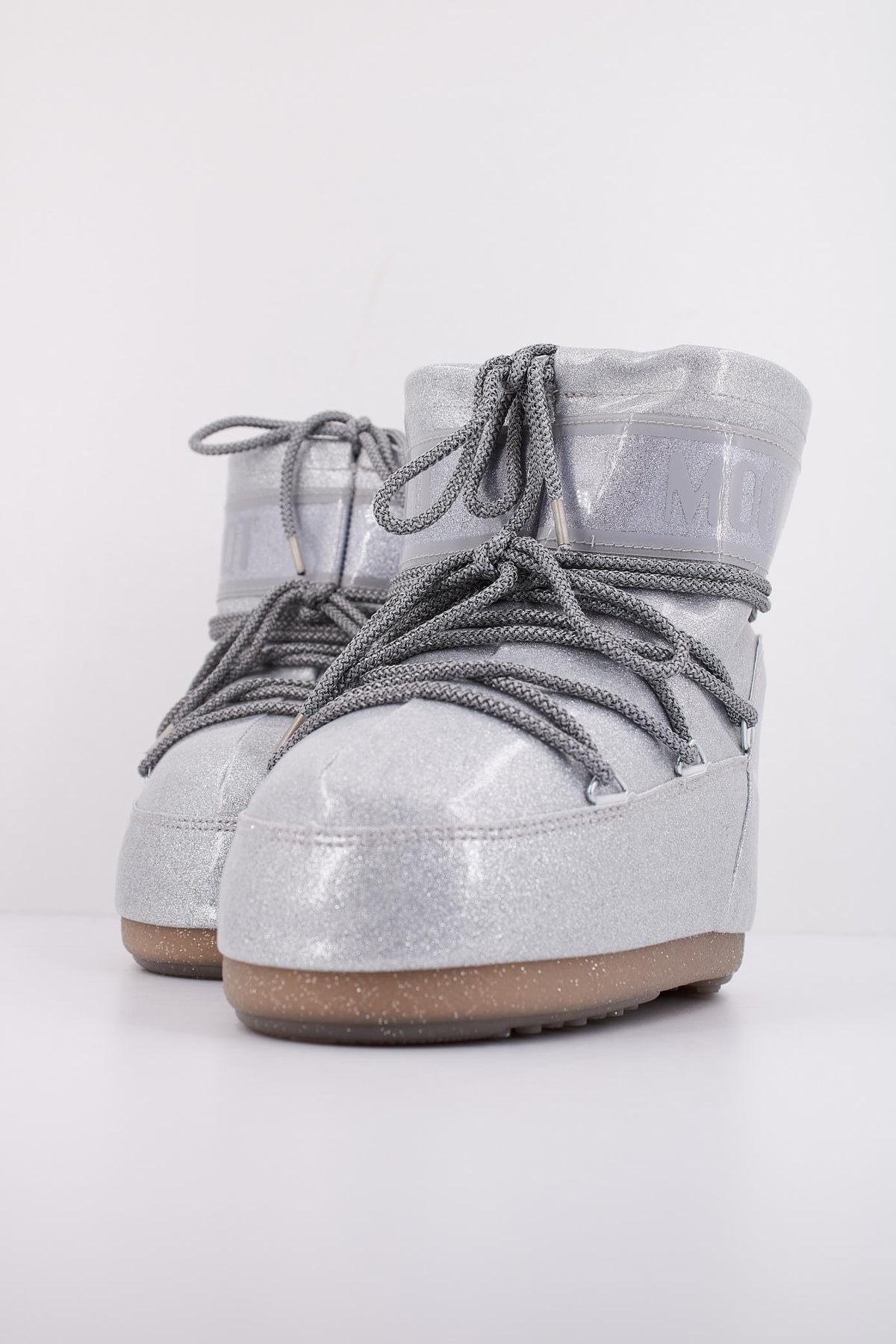 MOON BOOT ICON LOW GLITTER   en color PLATA  (2)