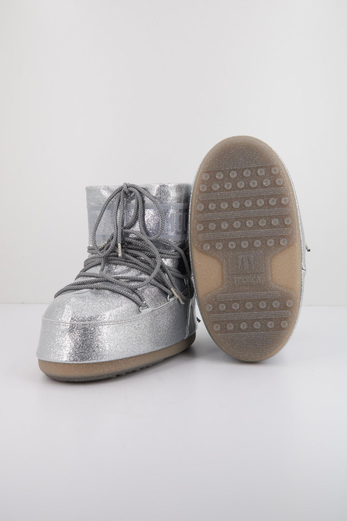 MOON BOOT ICON LOW GLITTER   en color PLATA  (4)