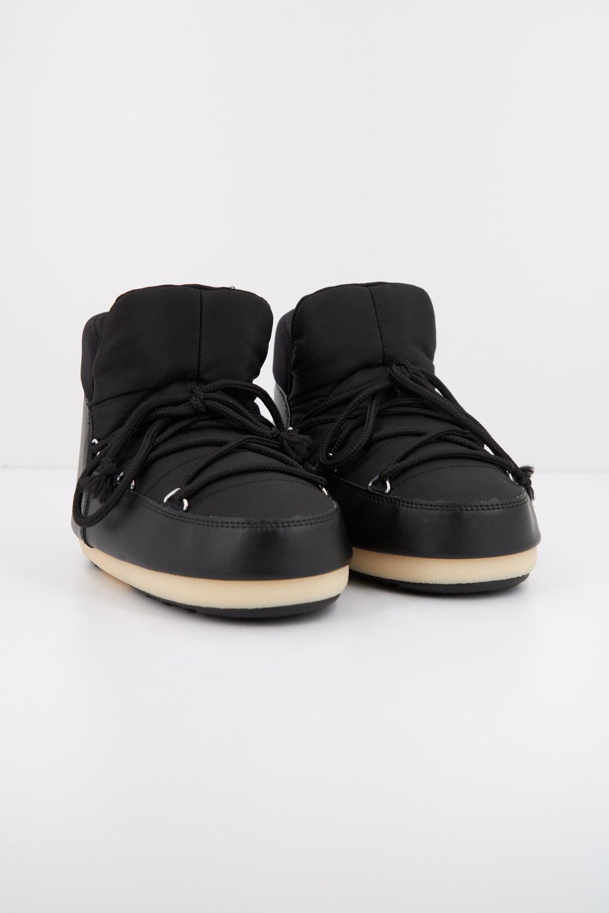MOON BOOT PUMPS NYLON   en color NEGRO  (2)