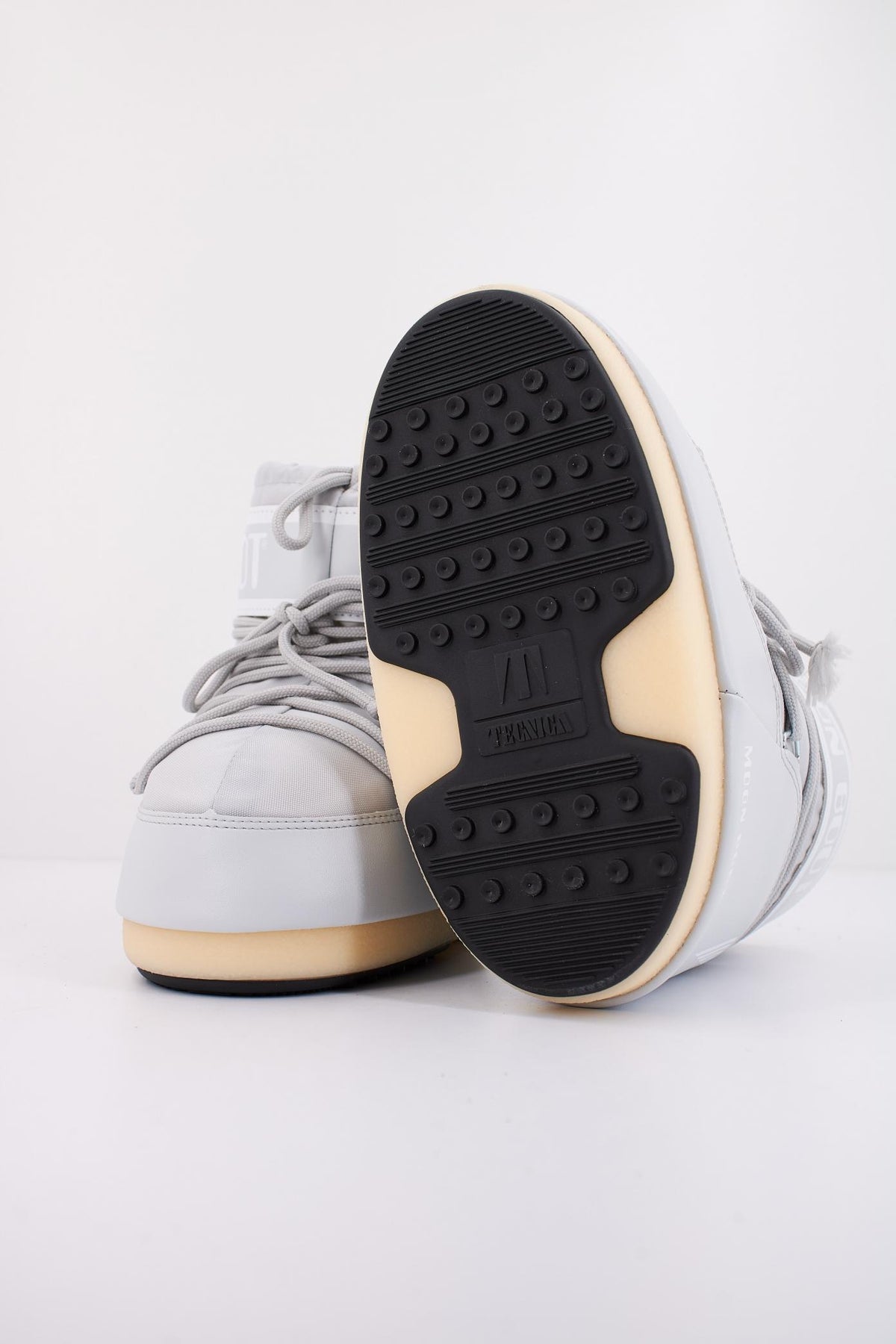 MOON BOOT ICON LOW NYLON  K en color GRIS  (5)