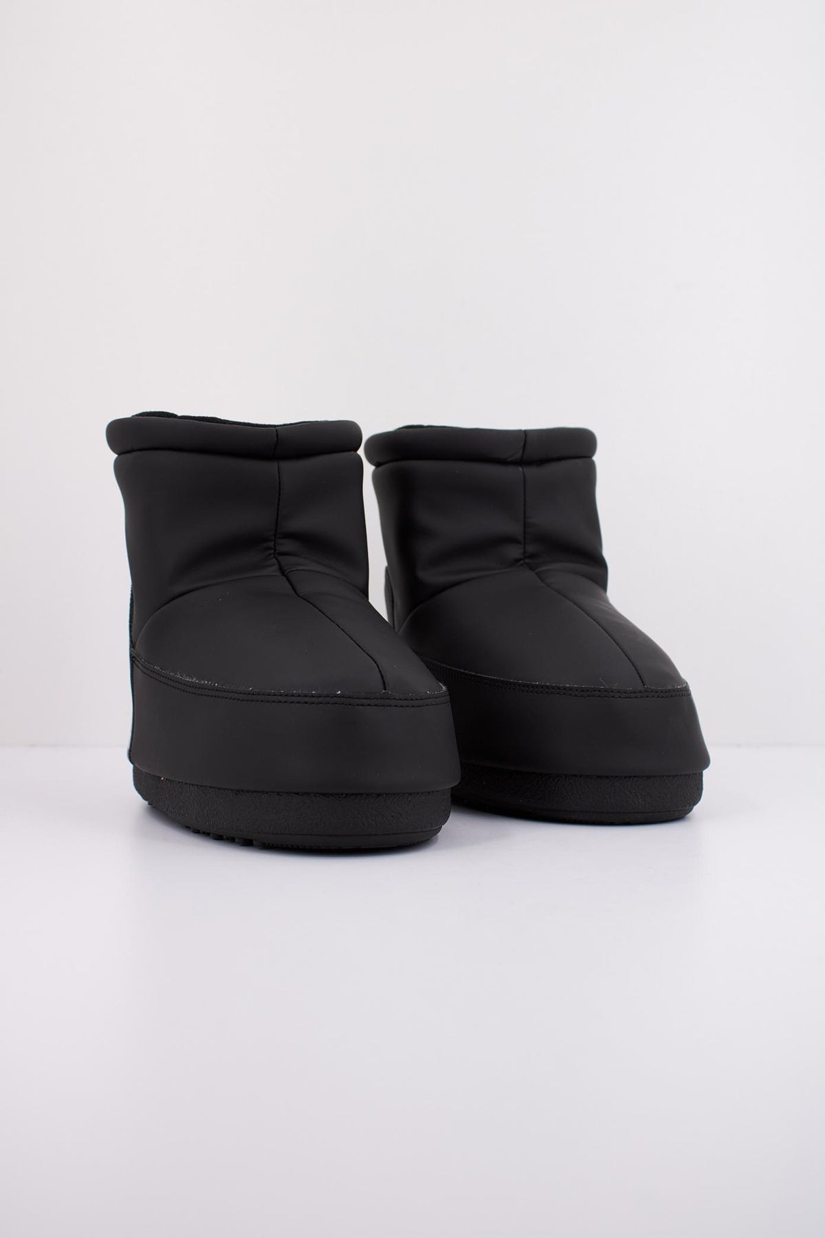 MOON BOOT ICON LOW NOLACE RUBBER  K en color NEGRO  (2)
