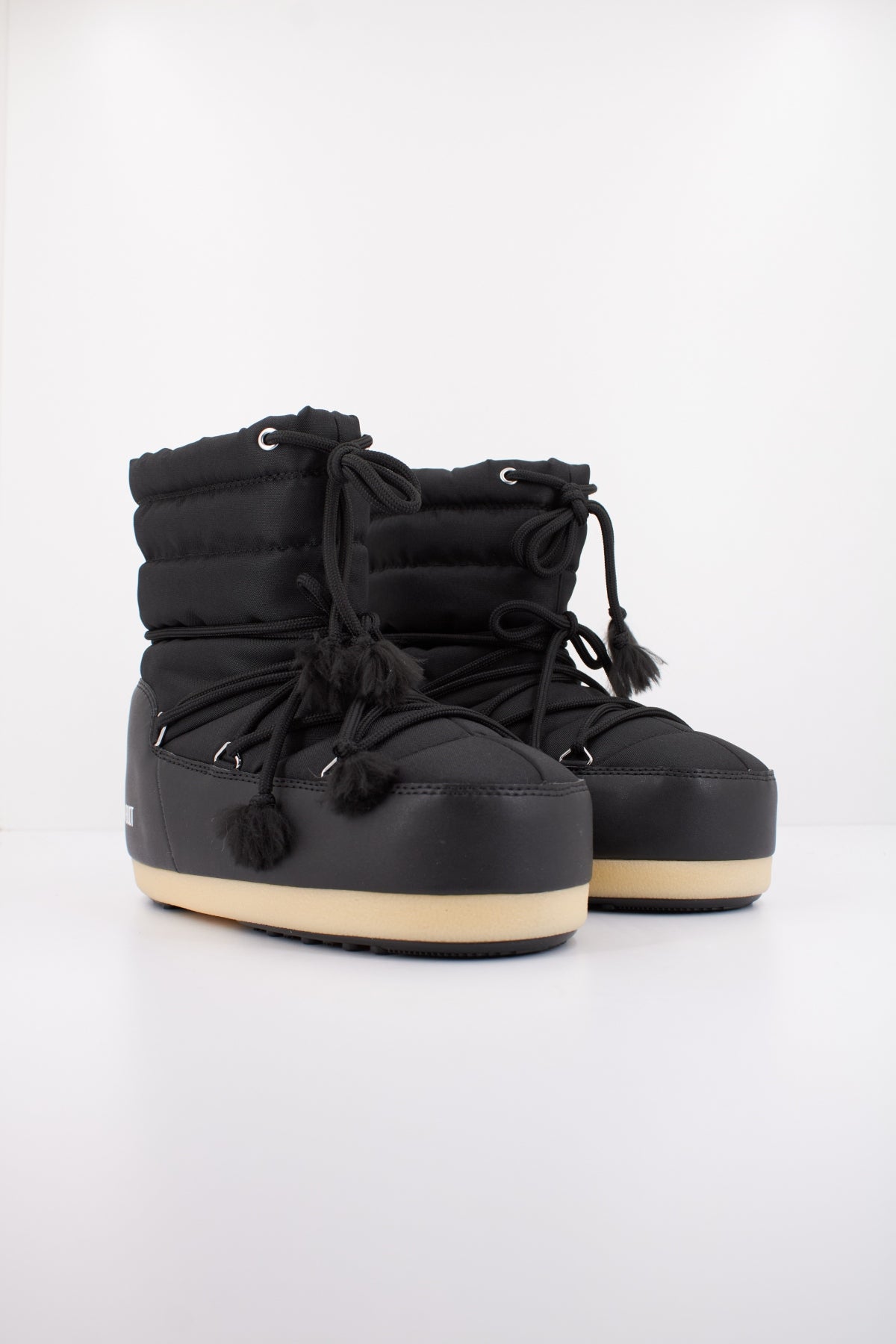 MOON BOOT MB EVX LIGHT NYLON en color NEGRO  (2)