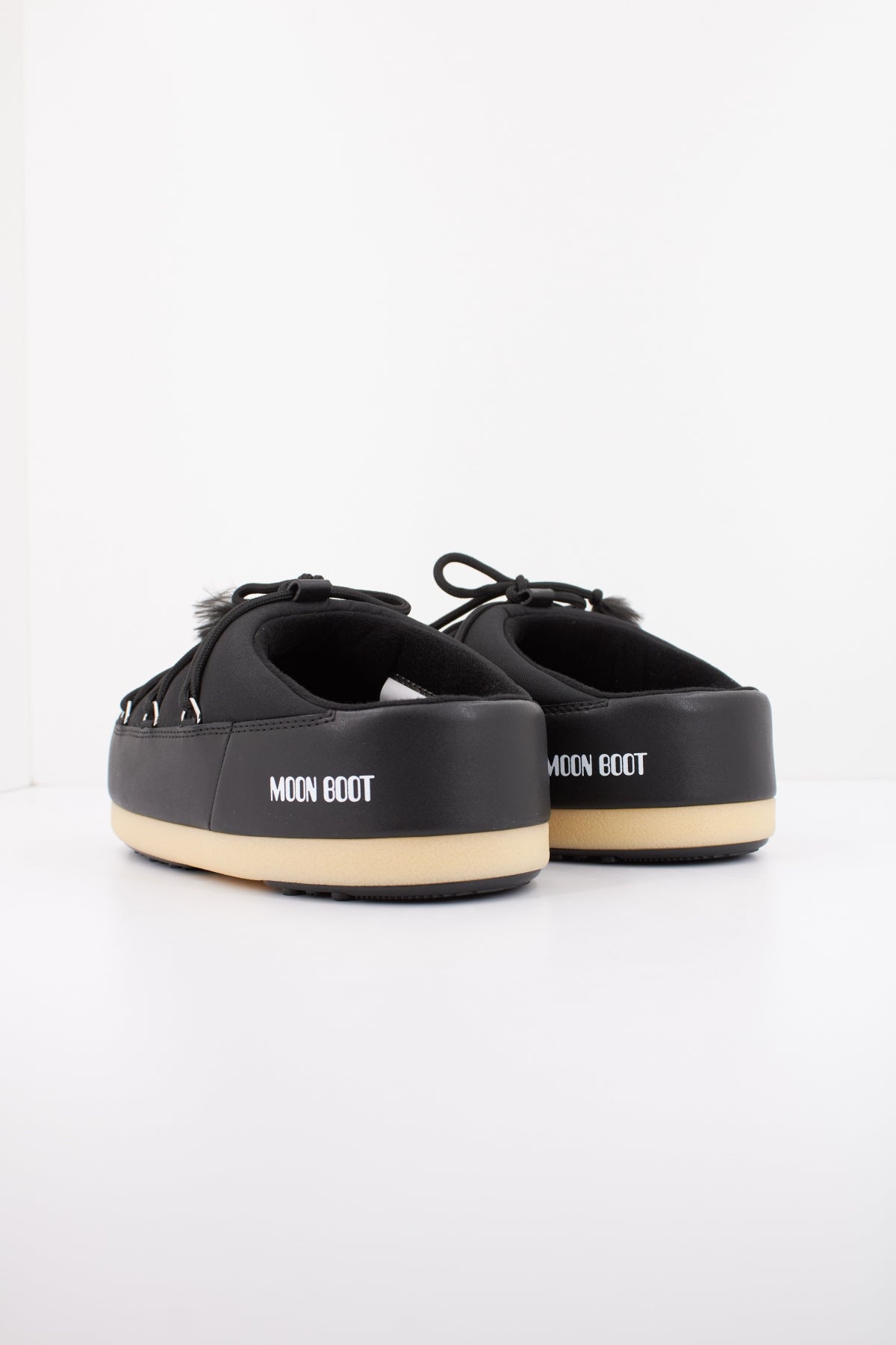 MOON BOOT MB EVX MULE NYLON en color NEGRO  (4)
