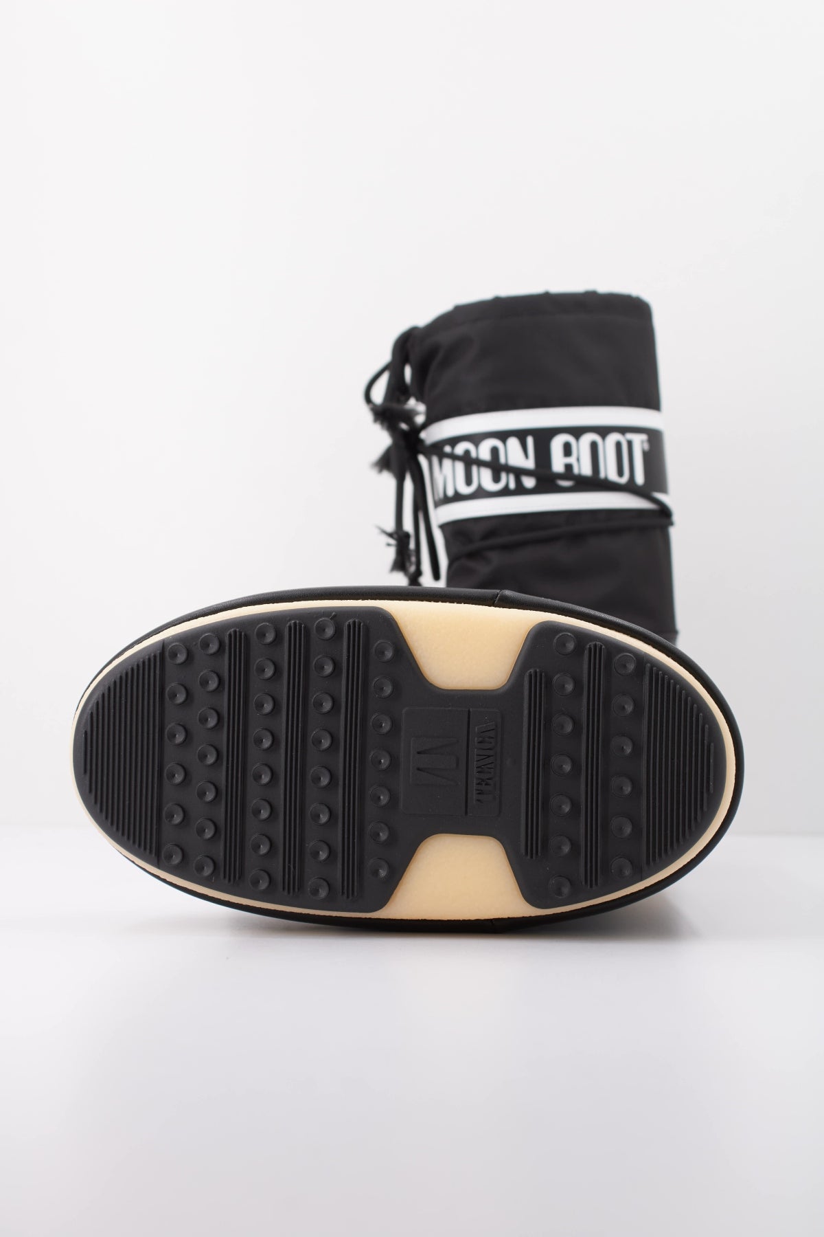 MOON BOOT ICON NYLON   en color NEGRO  (5)