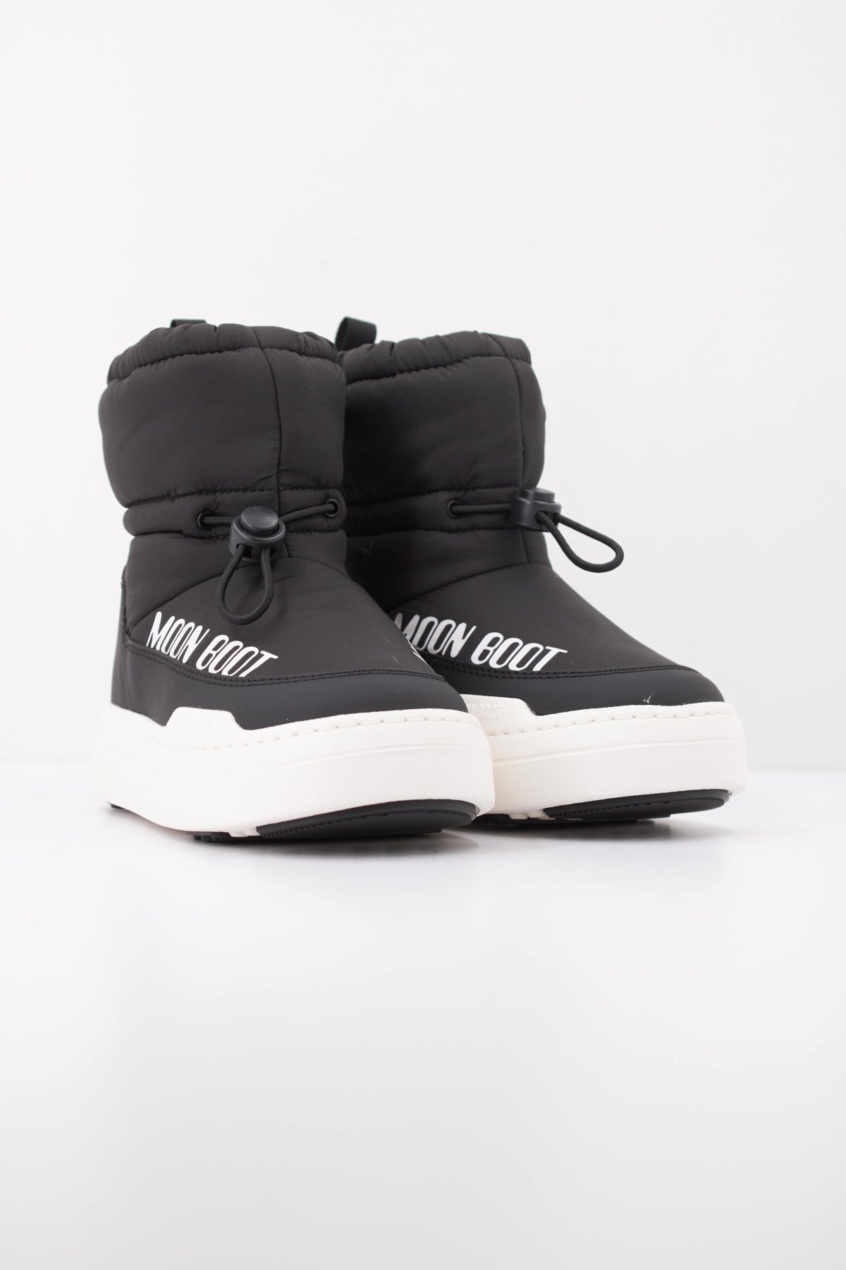 MOON BOOT JR PARK TUBE MID WP   en color NEGRO  (2)