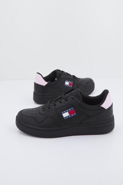 TOMMY JEANS RETRO BASKET en color NEGRO  (1)
