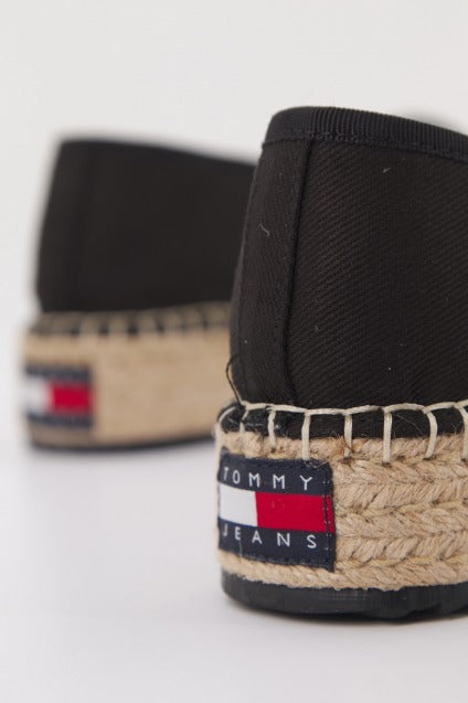 TOMMY JEANS FLATFORM ESP en color NEGRO  (4)