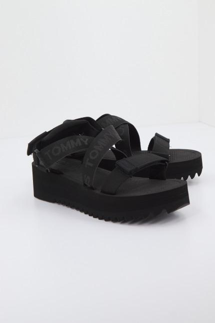 TOMMY JEANS  FLATFORM EVA TOMMY JEANS en color NEGRO  (1)