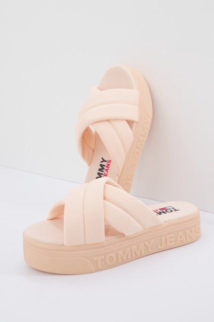 TOMMY JEANS ENEN  en color NUDE  (3)