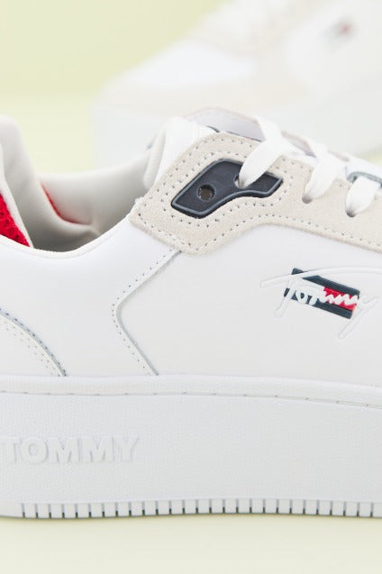 TOMMY JEANS  ICONIC FLATF en color BLANCO  (4)