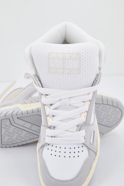 TOMMY JEANS WMN SKATE MI en color BLANCO  (3)