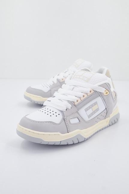 TOMMY JEANS WMN SKATE LO en color BLANCO  (1)