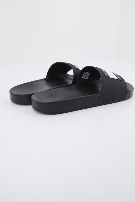 TOMMY JEANS POOL SLIDE ESS en color NEGRO  (3)