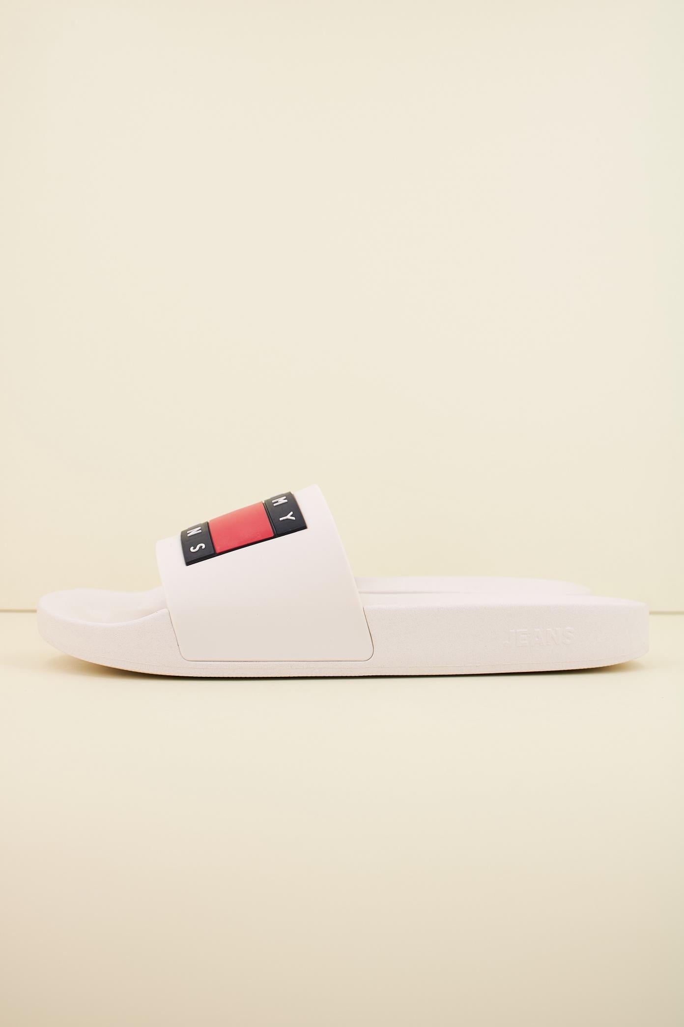 TOMMY JEANS POOL SLIDE ESS en color BLANCO  (1)