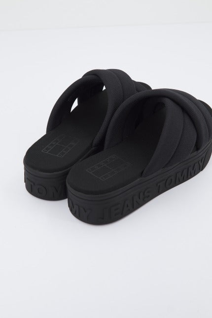 TOMMY JEANS  FLTFRM SANDAL en color NEGRO  (3)