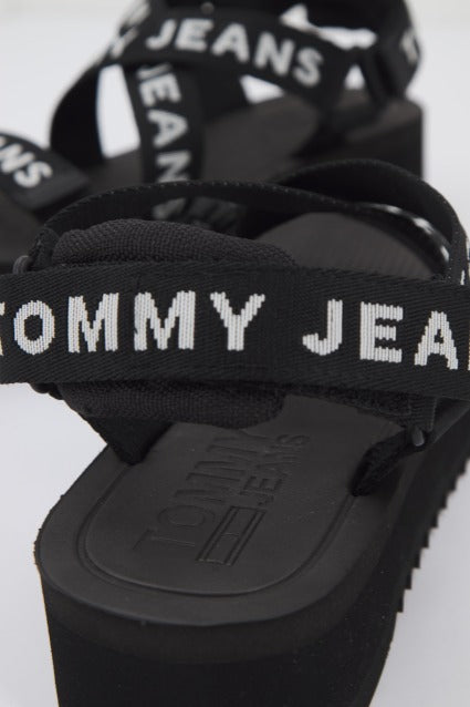 TOMMY JEANS FLTFRM EVA SNDL en color NEGRO  (4)