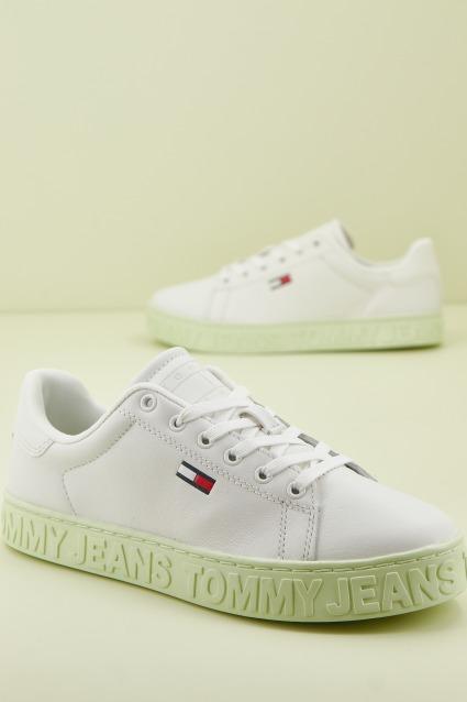 TOMMY JEANS COOL en color BLANCO  (1)