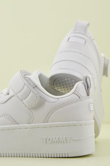 TOMMY JEANS ADHESIVE STRIP FLATFORM en color BLANCO  (3)