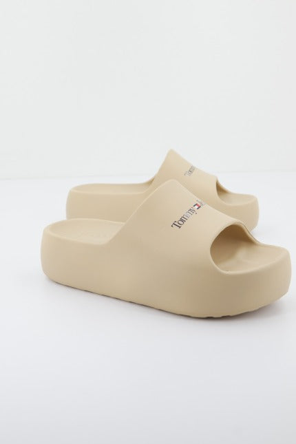 TOMMY JEANS ENEN CHUNKY FLATFORM POOL en color BEIS  (2)