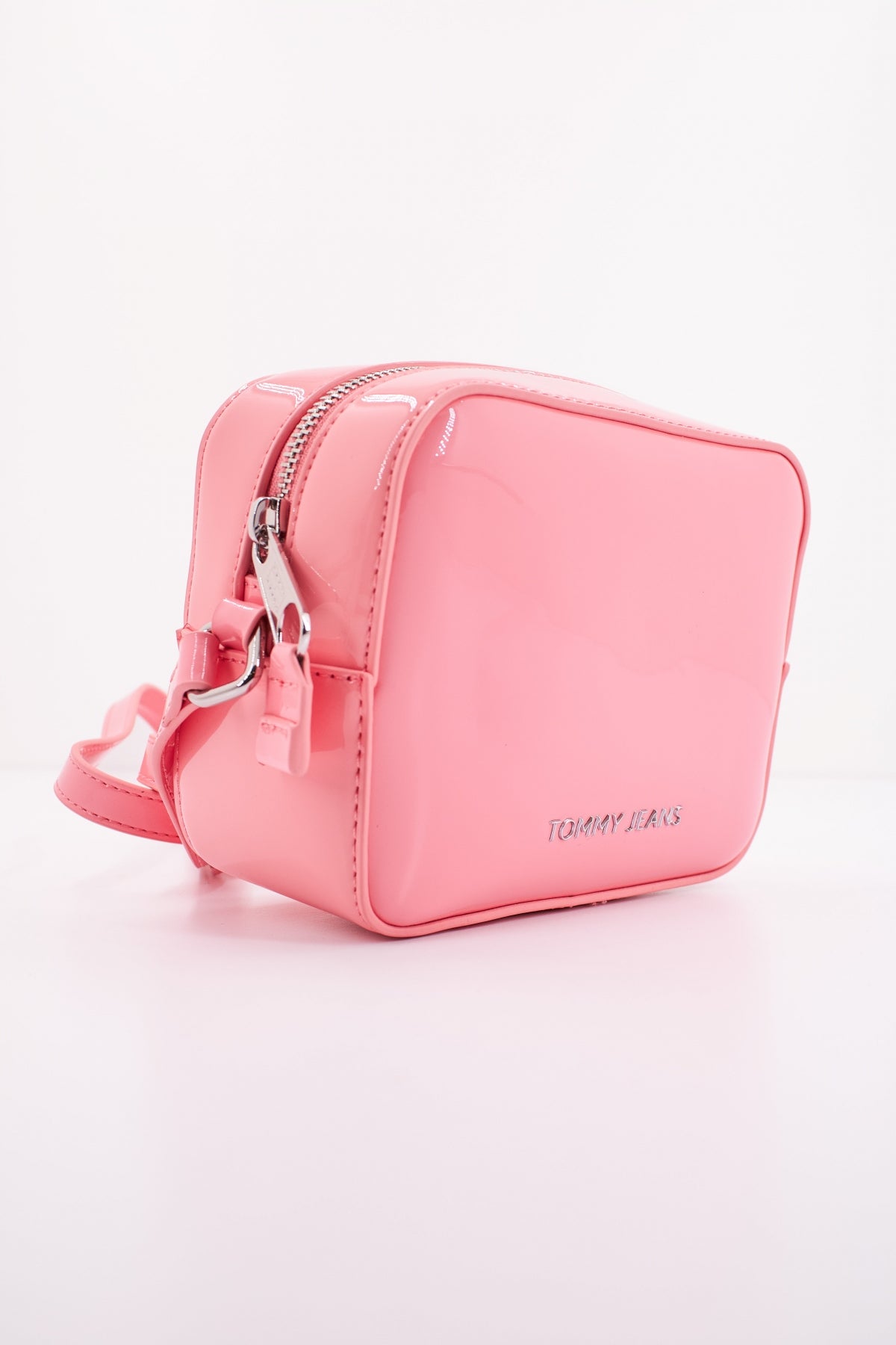 TOMMY JEANS TJW ESS MUST CAMERA BAG en color ROSA  (2)