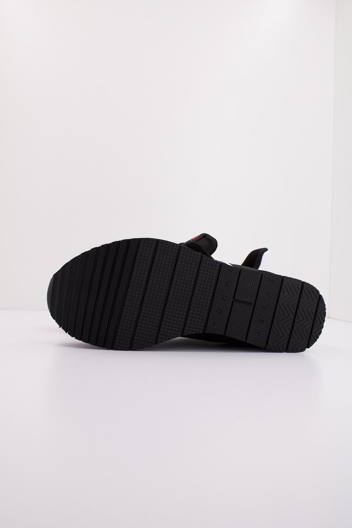 TOMMY JEANS TJM RUNNER CASUAL en color NEGRO  (5)