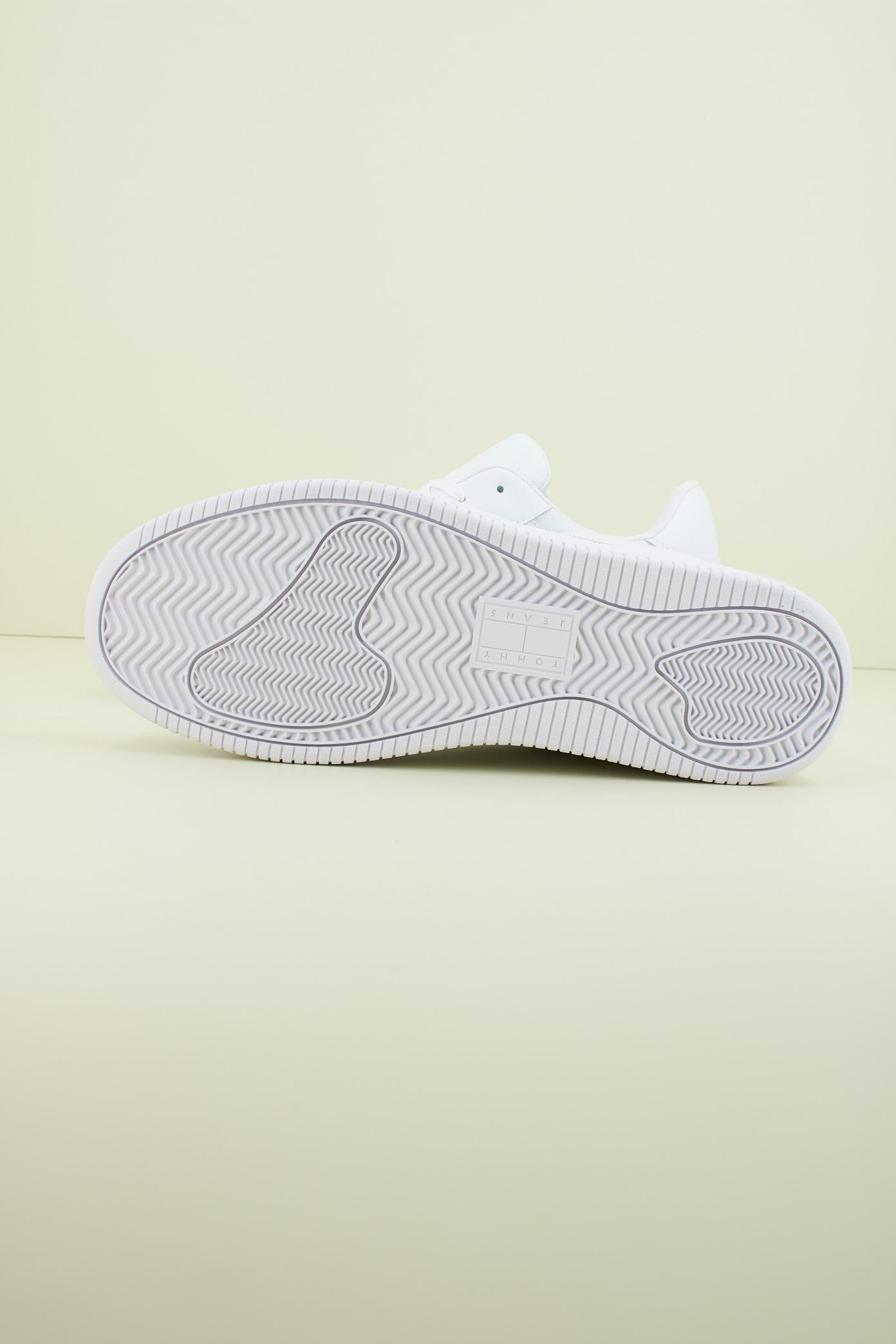 TOMMY JEANS TJM RETRO BASKET en color BLANCO  (4)