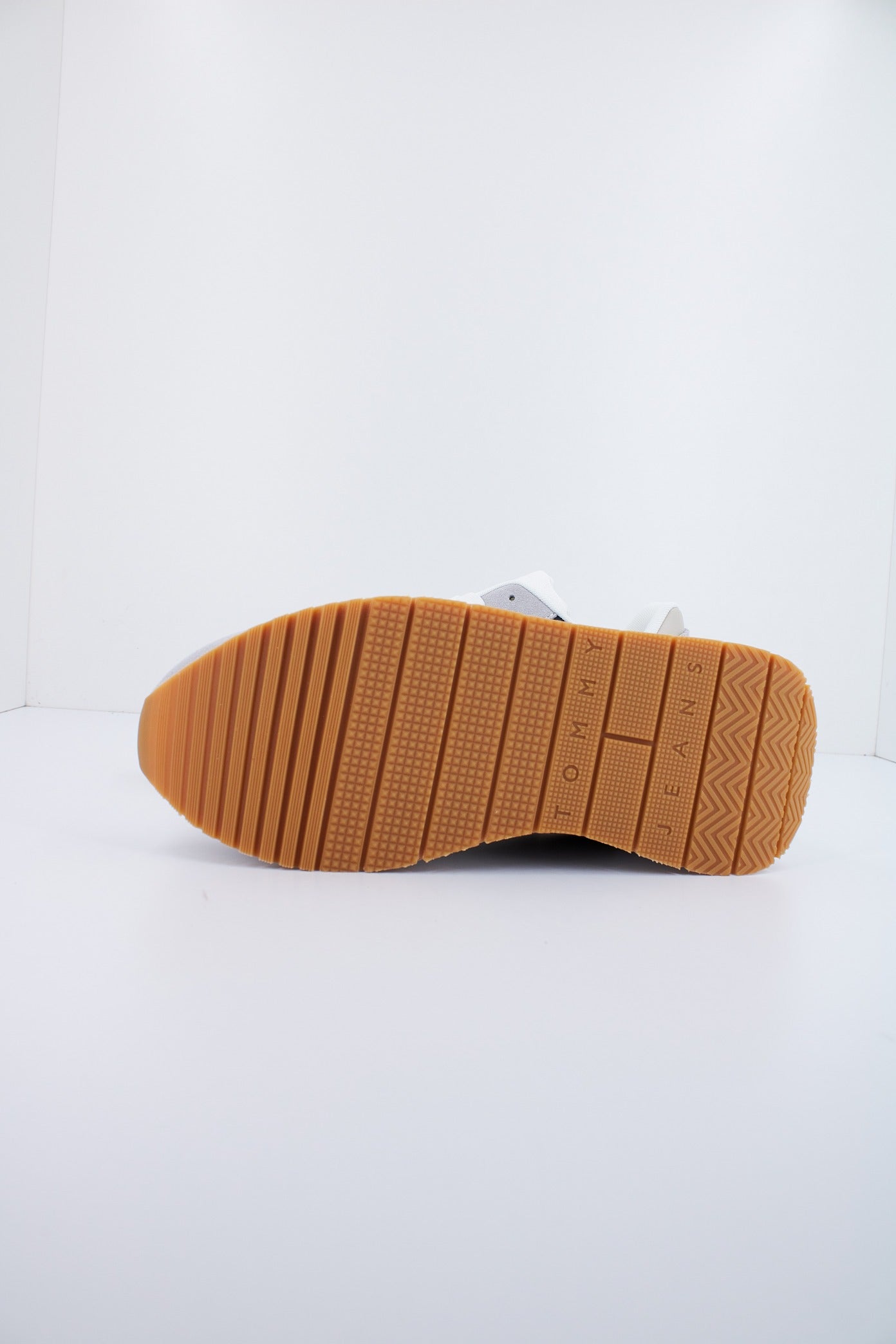 TOMMY JEANS TJM MODERN RUNNER en color GRIS  (4)