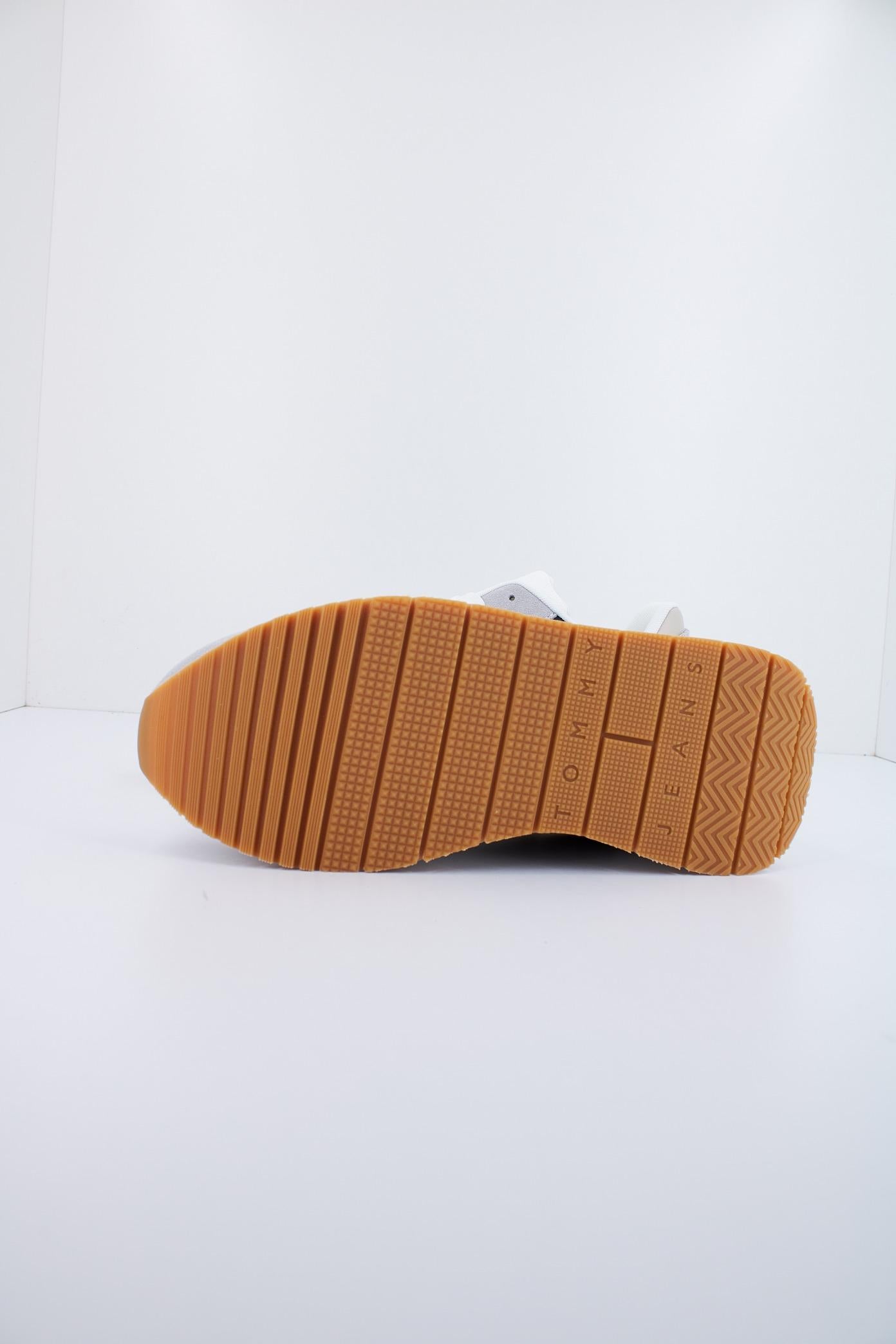TOMMY JEANS TJM MODERN RUNNER en color GRIS  (4)