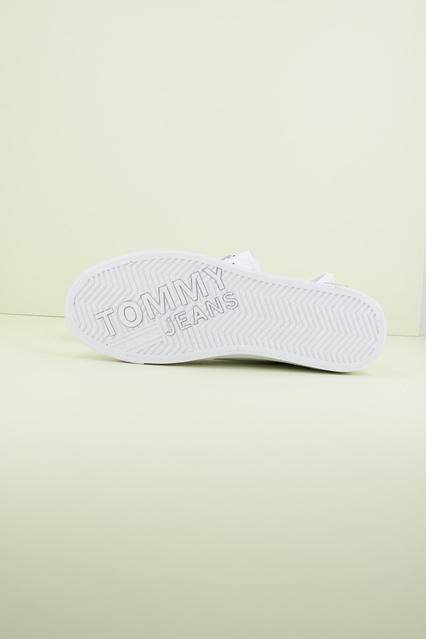 TOMMY JEANS TJM VULCANIZED ESS en color BLANCO  (4)