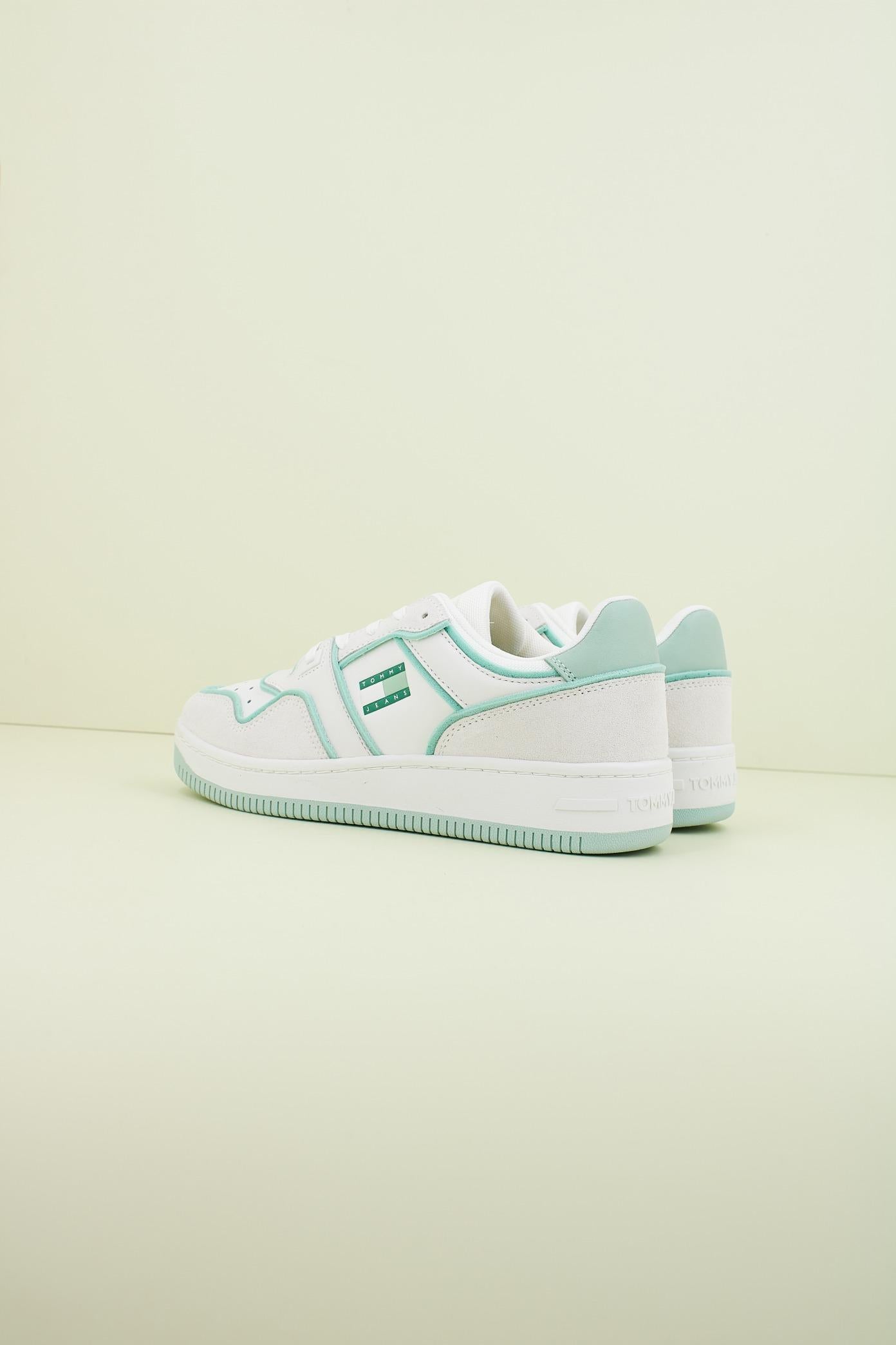TOMMY JEANS TJW RETRO BASKET FOAM EDGE en color BLANCO  (3)
