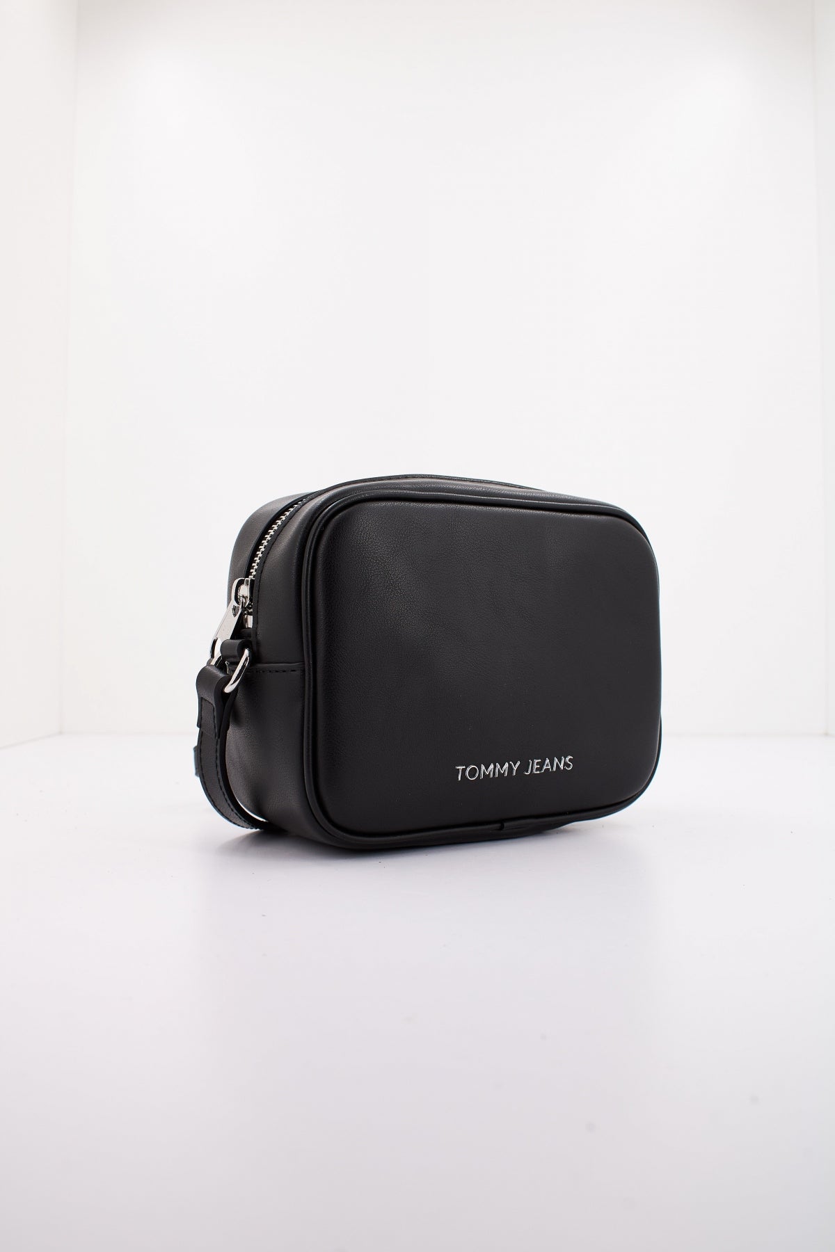 TOMMY JEANS TJW ESS MUST CAMERA BAG en color NEGRO  (2)