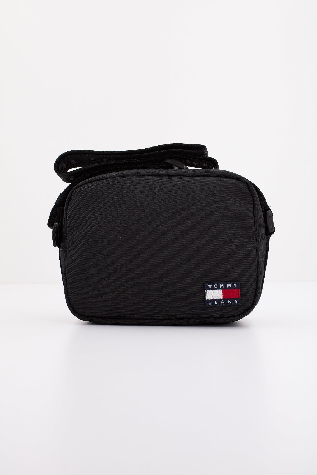 TOMMY JEANS TJW ESS DAILY CROSSOVER en color NEGRO  (1)