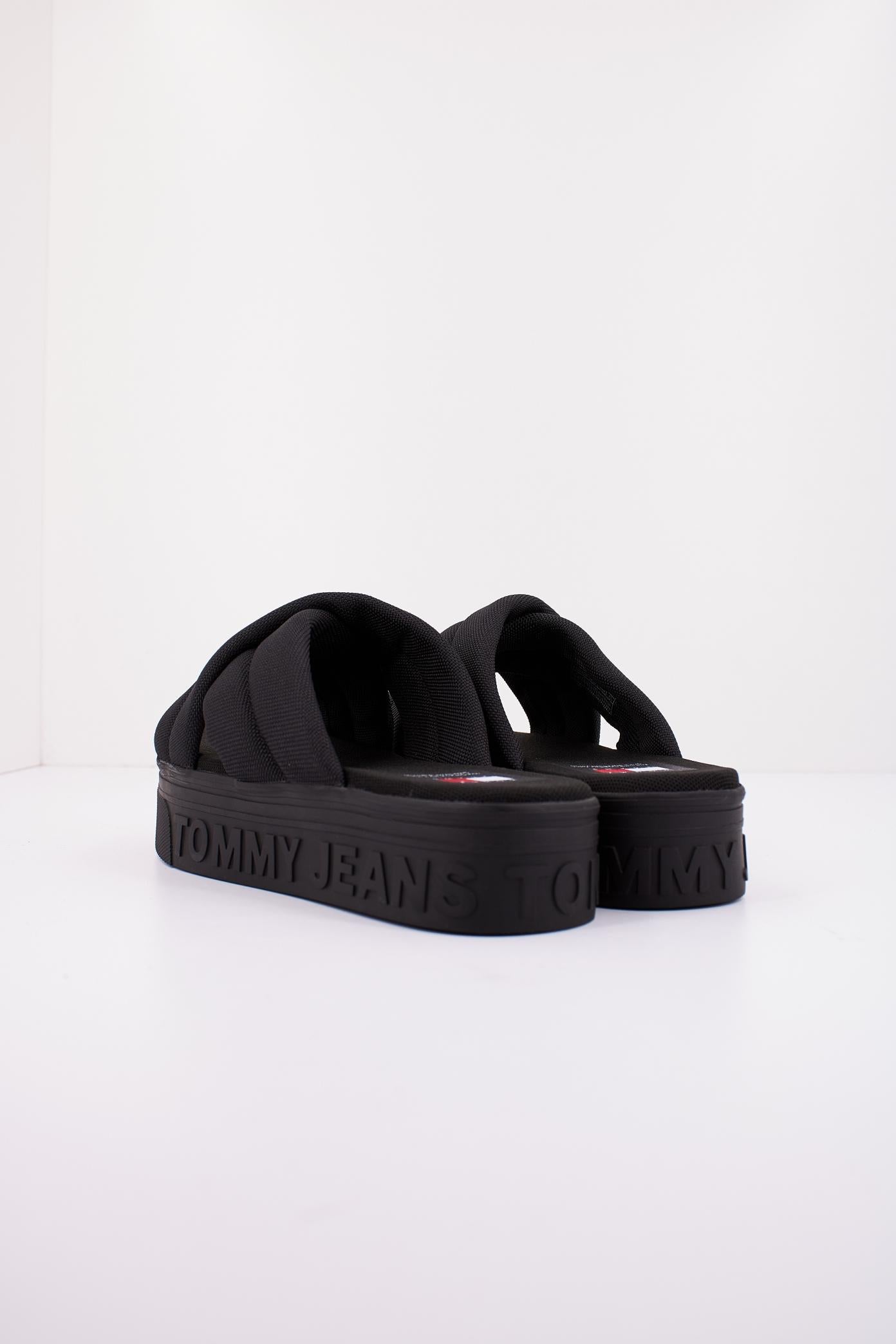 TOMMY JEANS TJW LETTERING FLATFORM en color NEGRO  (3)