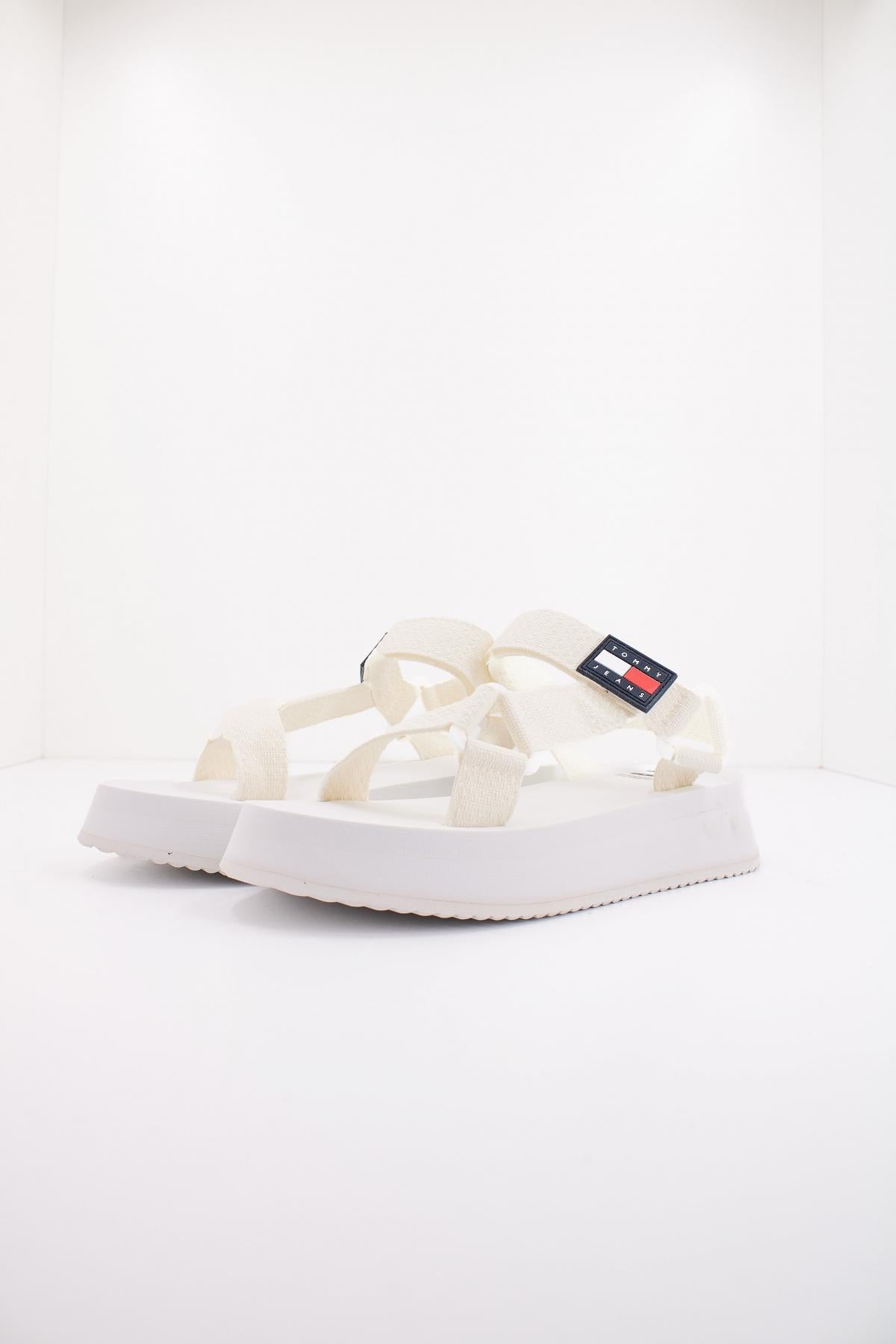 TOMMY JEANS TJW EVA SANDAL en color BLANCO  (2)