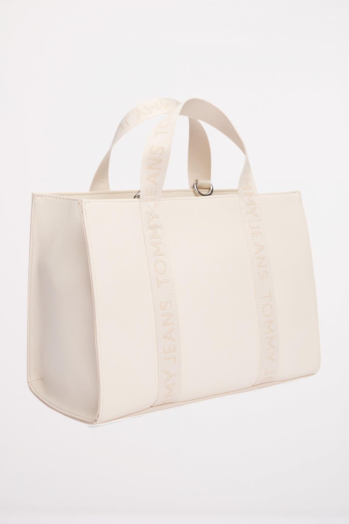 TOMMY JEANS TJW DAILY ELEVATED MINI en color BEIS  (2)