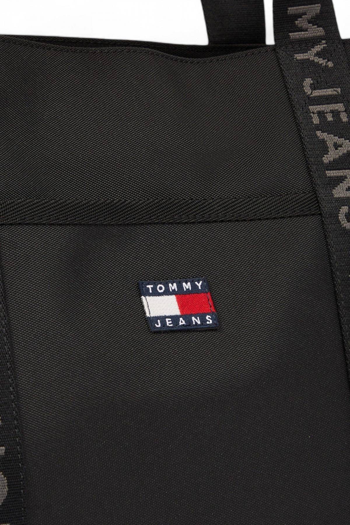 TOMMY JEANS TJW ESS DAILY TOTE en color NEGRO  (4)
