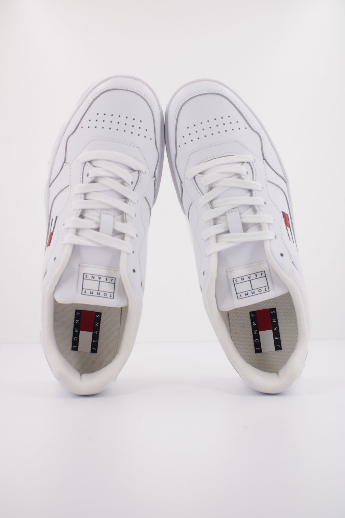 TOMMY JEANS TJM CUPSOLE LEATHER ESS en color BLANCO  (3)