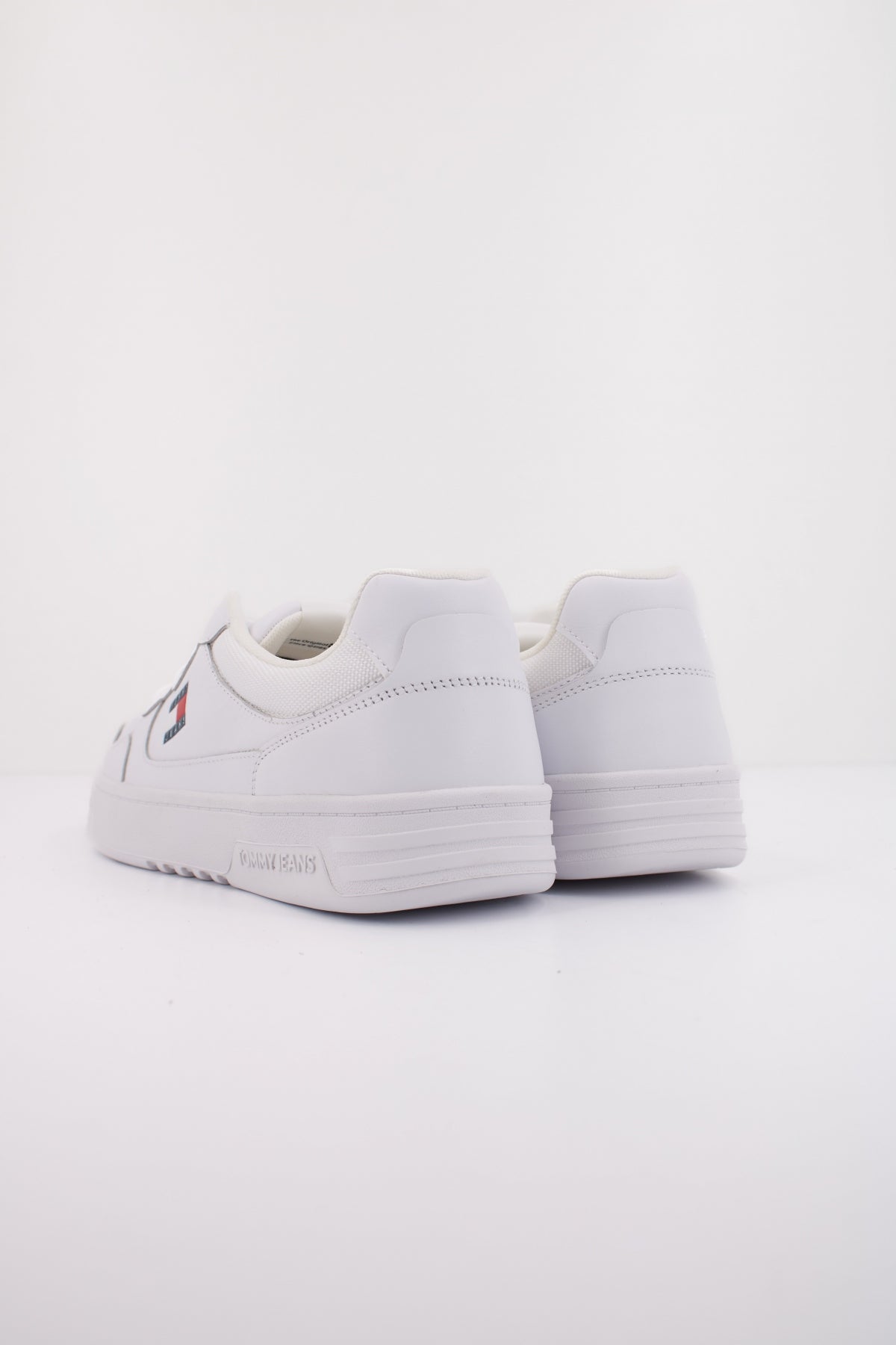 TOMMY JEANS TJM CUPSOLE LEATHER ESS en color BLANCO  (4)