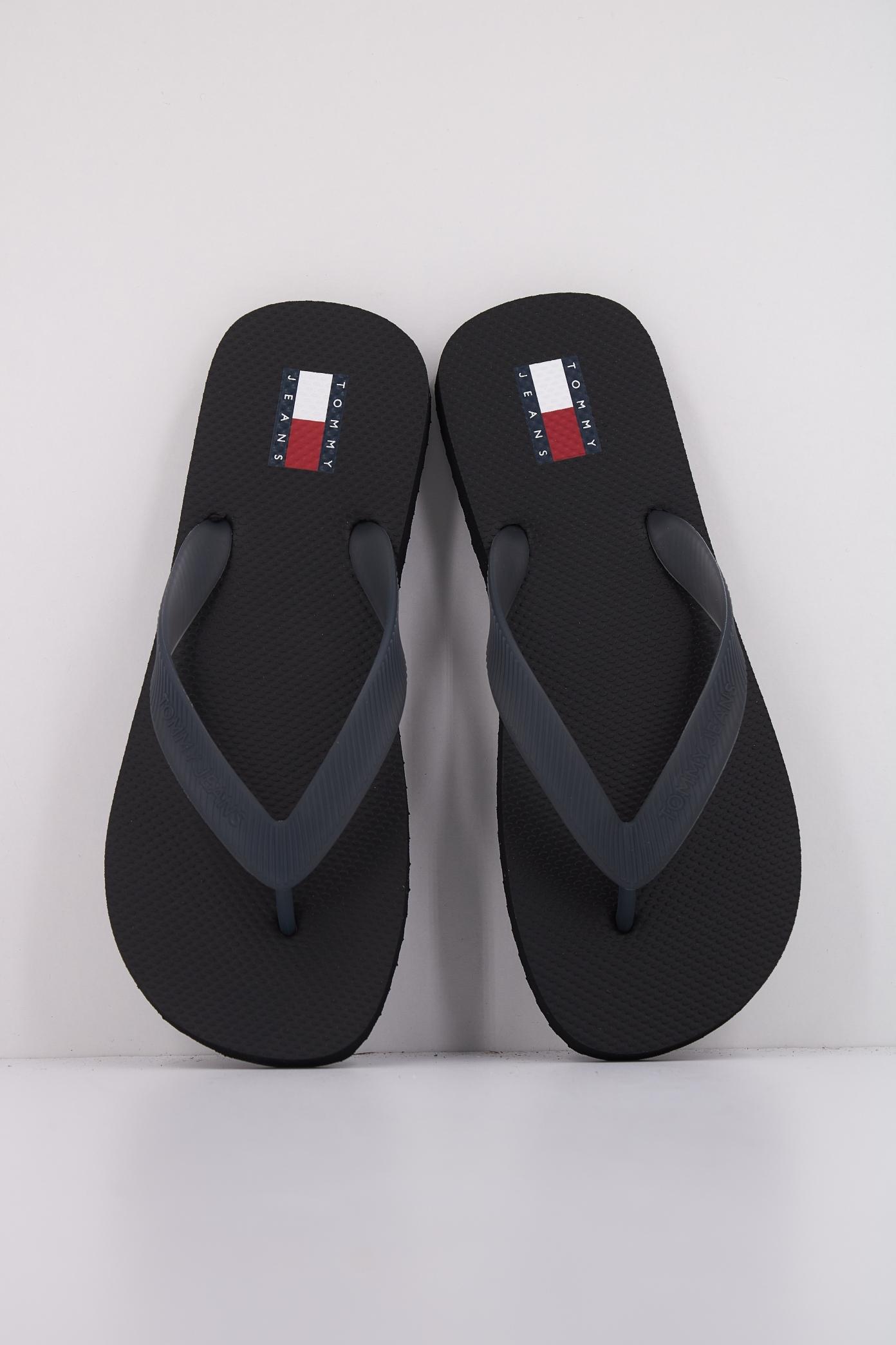 TOMMY JEANS LOGO FLIP FLOP en color NEGRO  (3)