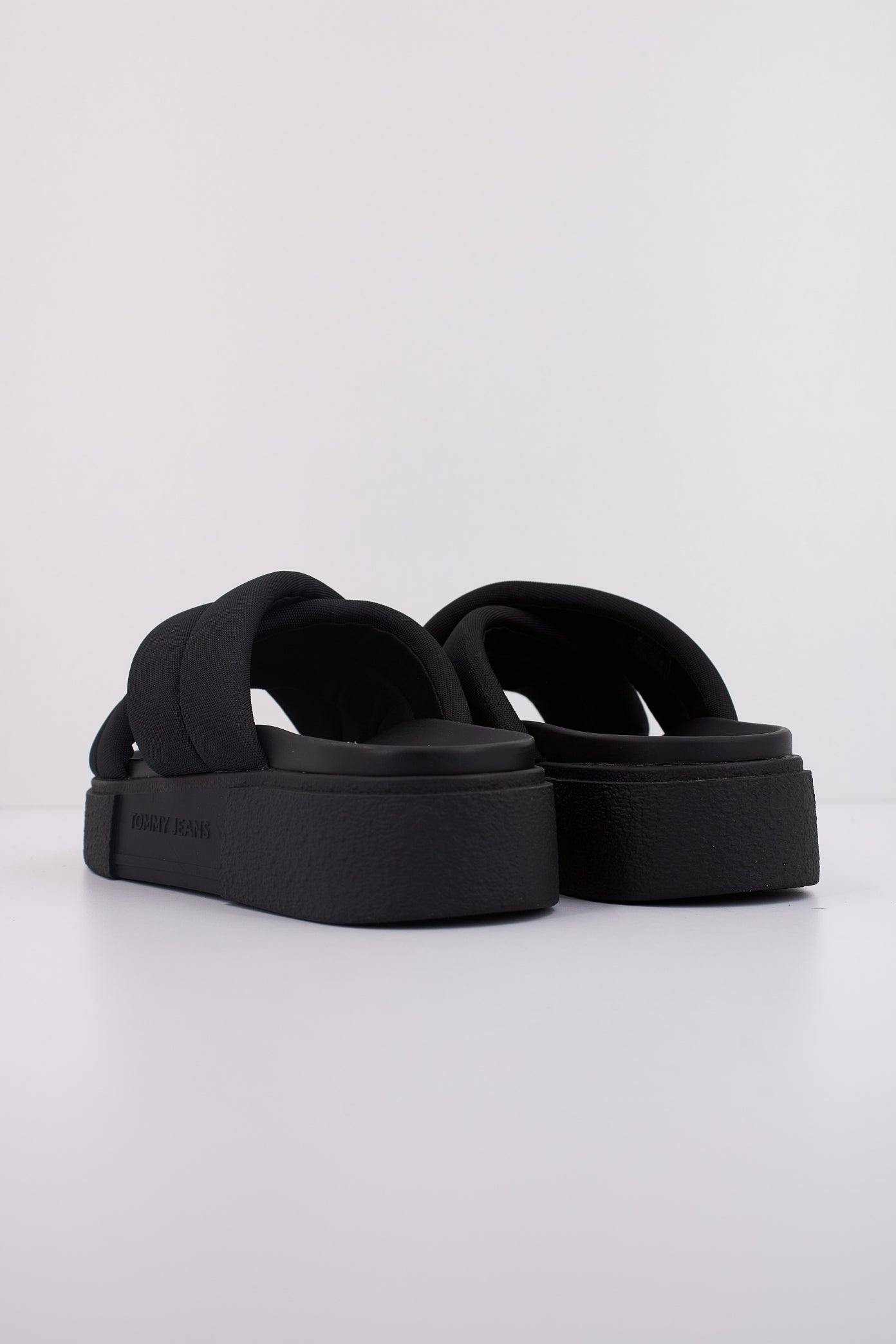 TOMMY JEANS  FLATFORM SANDAL en color NEGRO  (4)