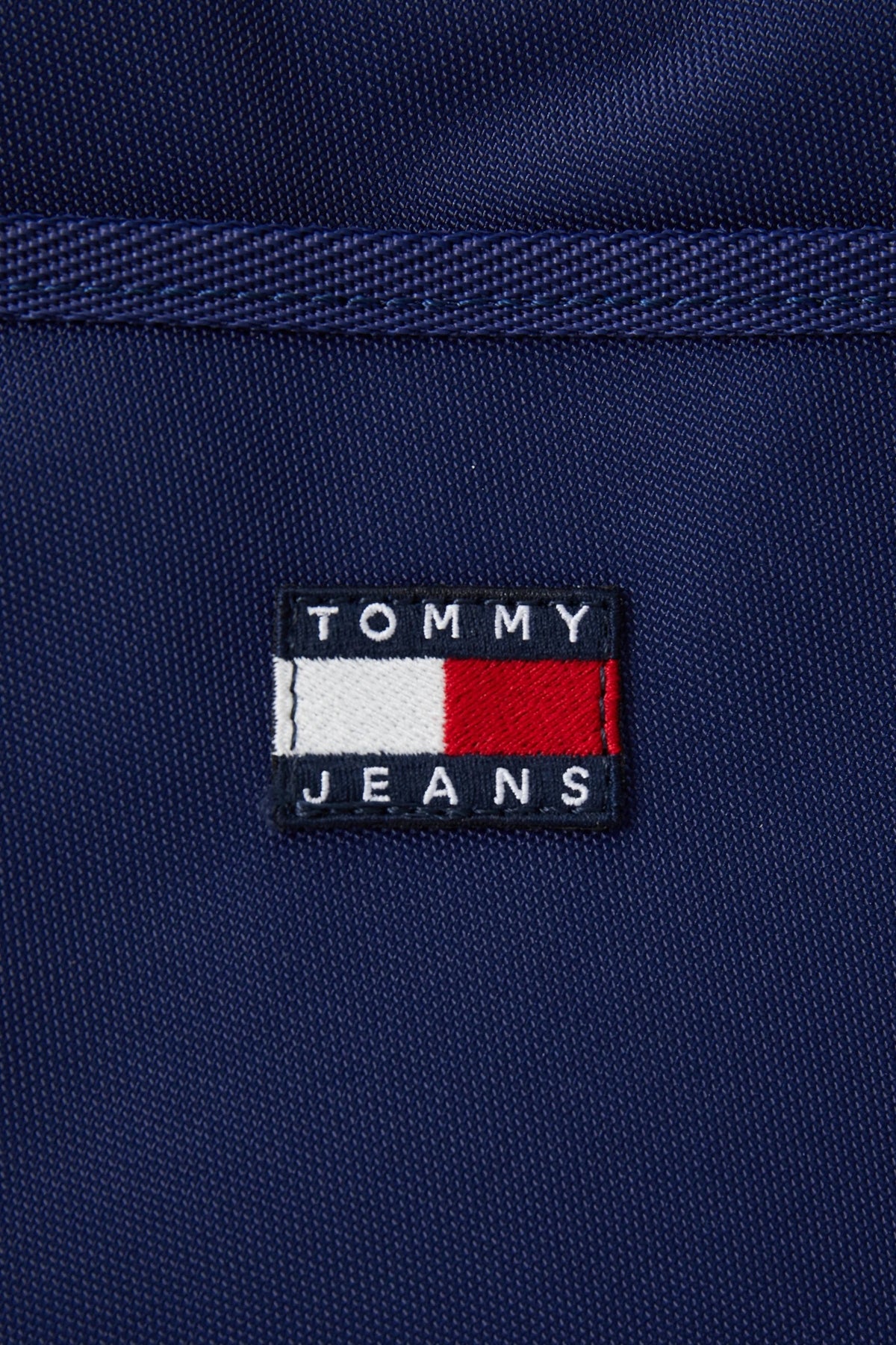 TOMMY JEANS DAILY TOTE en color AZUL  (4)