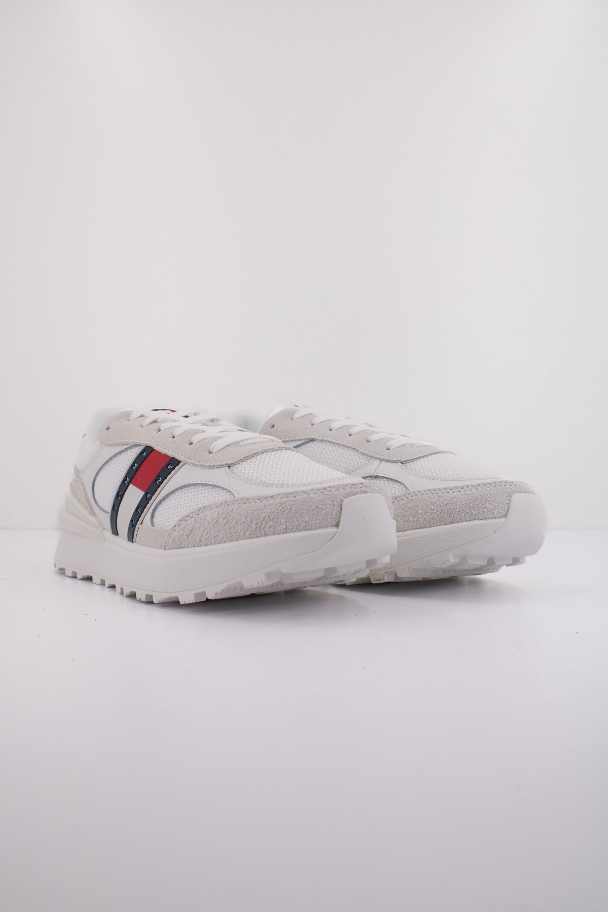TOMMY JEANS TJM TECHNICAL RUNNER ESS en color BLANCO  (2)