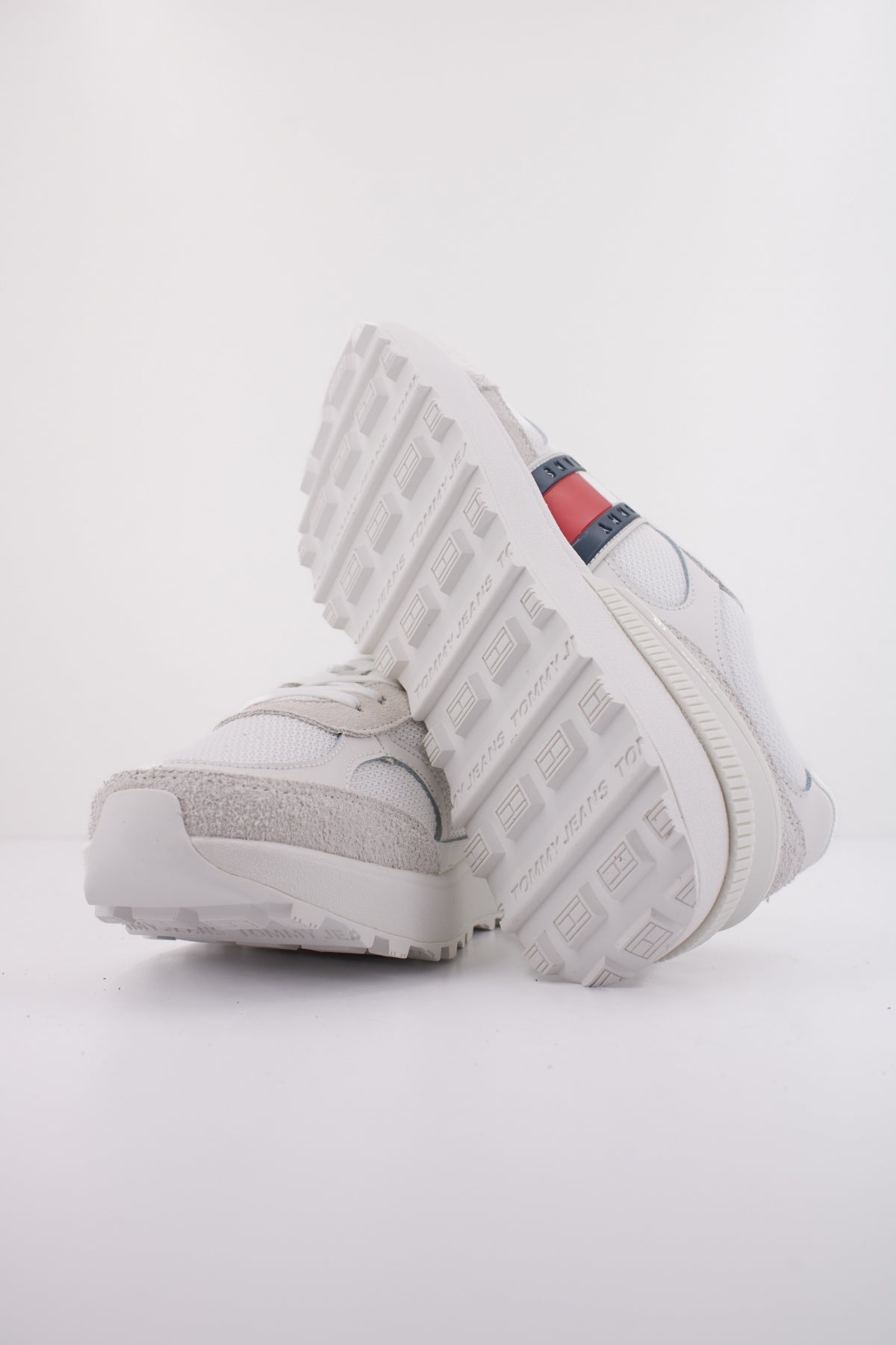 TOMMY JEANS TJM TECHNICAL RUNNER ESS en color BLANCO  (5)
