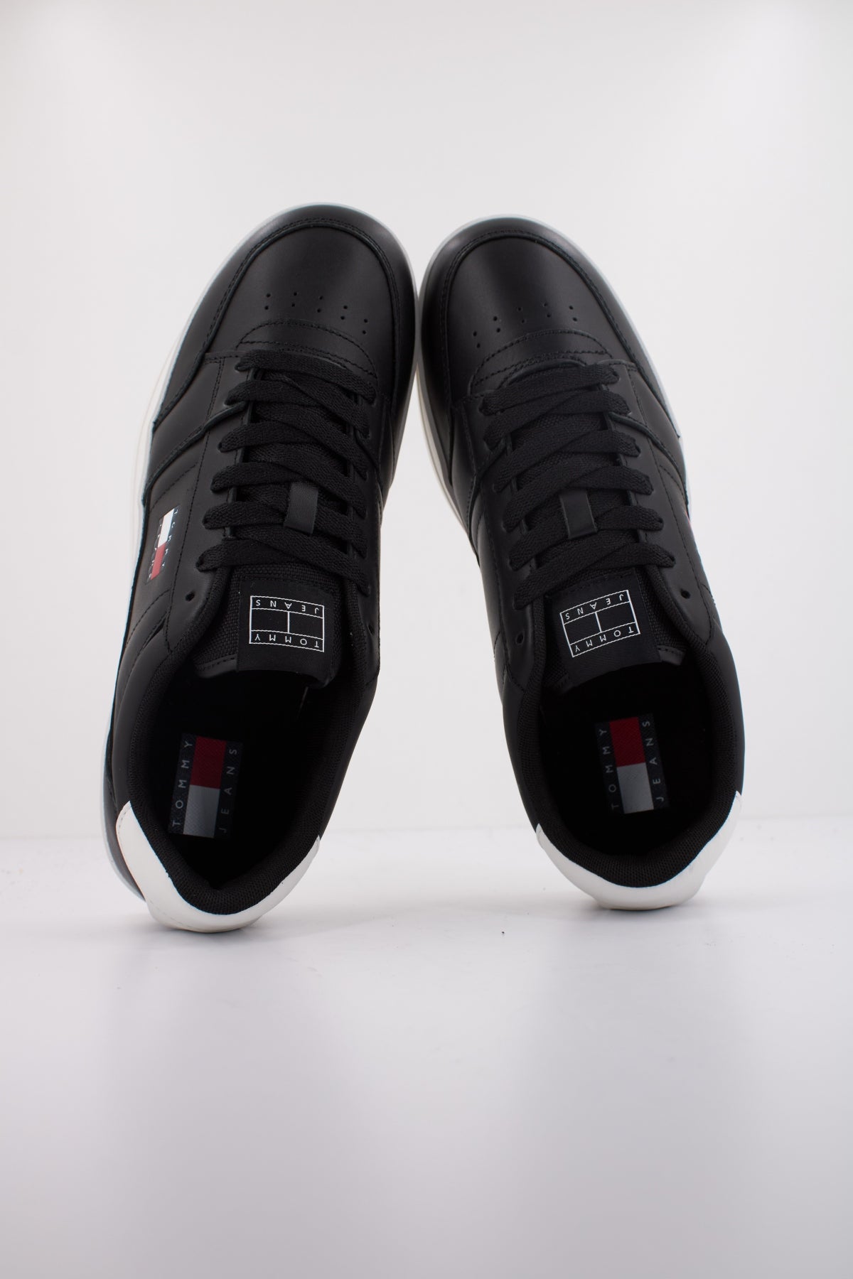 TOMMY JEANS  THE GREENWICH NEW ES  en color NEGRO  (3)