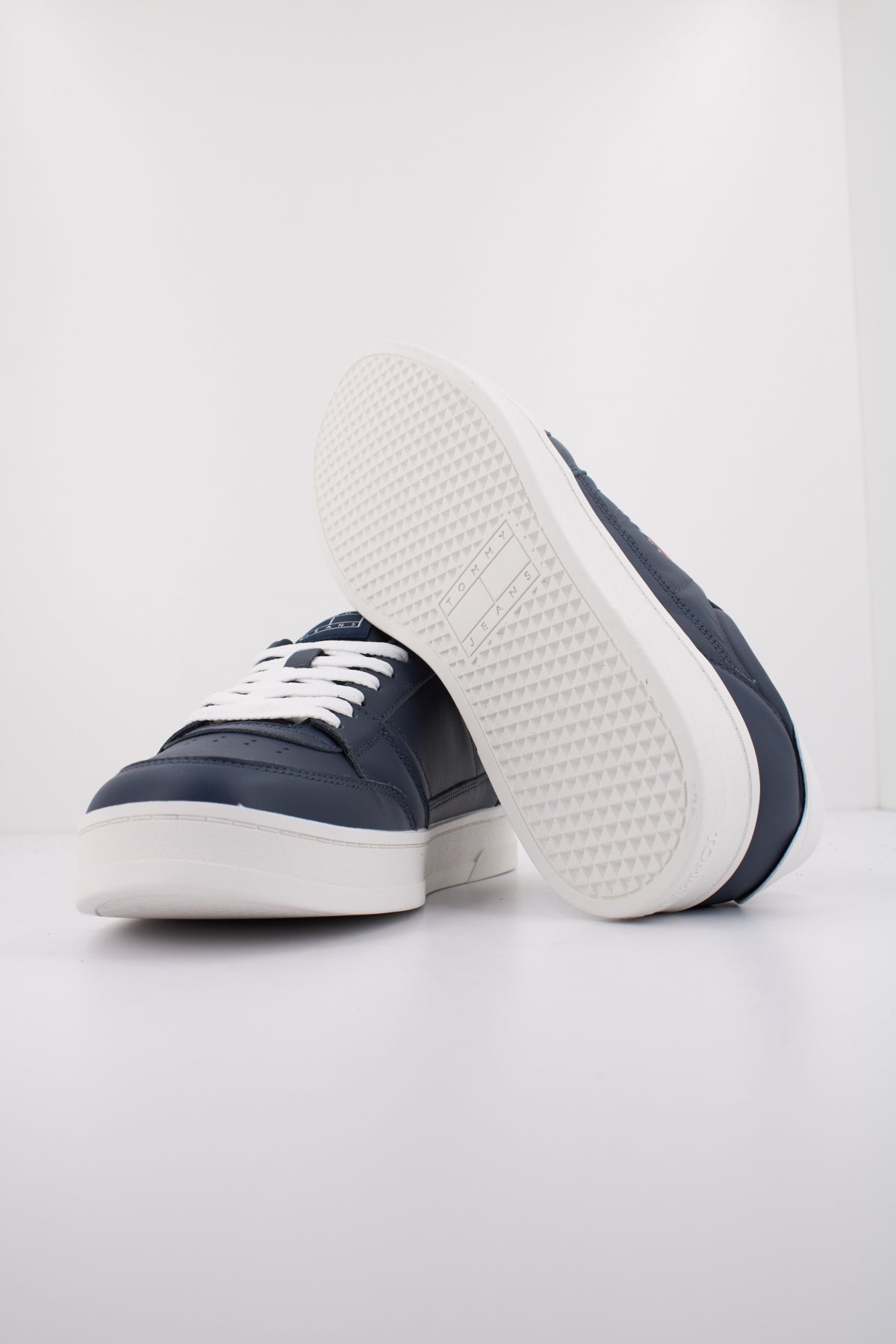 TOMMY JEANS  THE GREENWICH NEW ES  en color AZUL  (5)