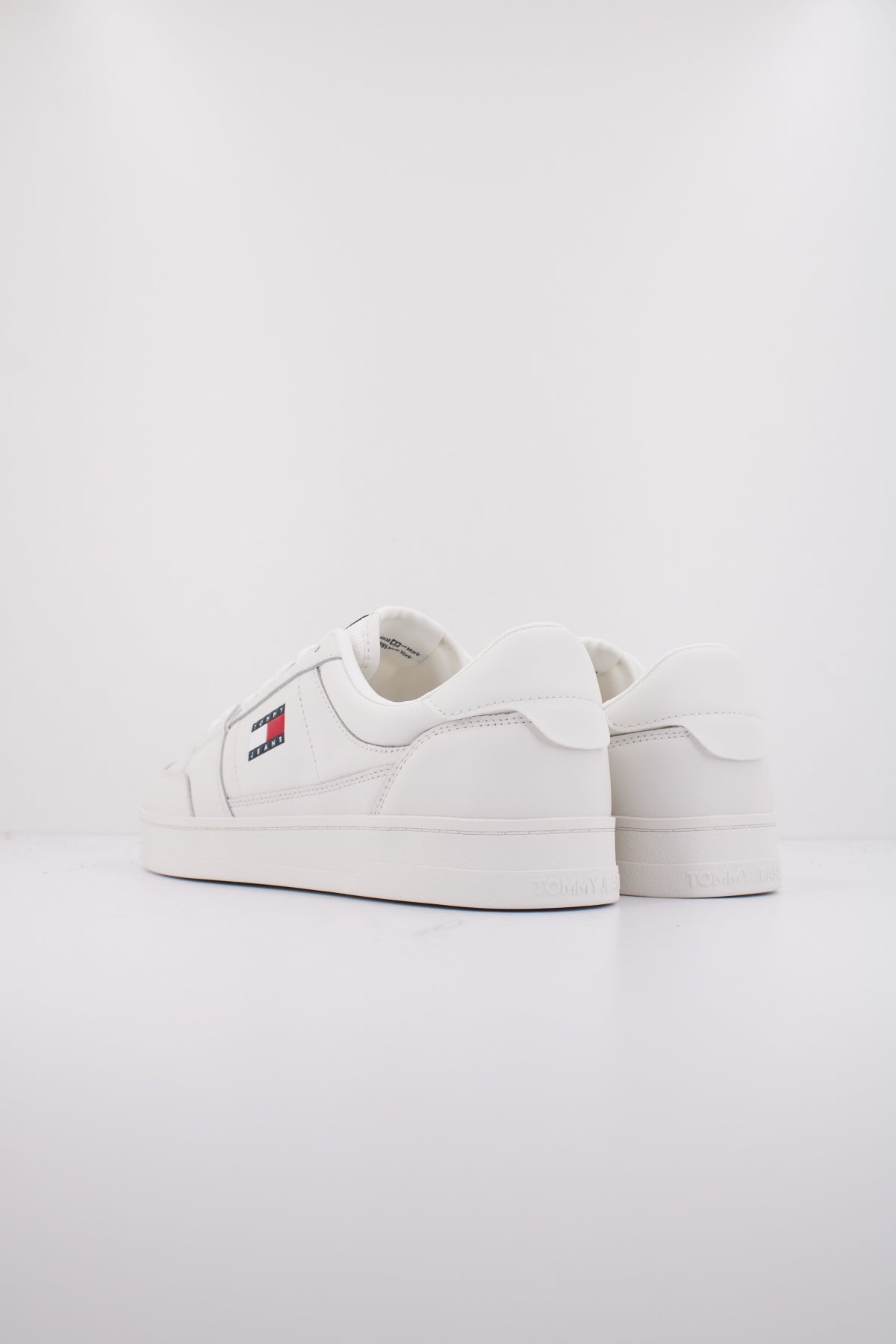 TOMMY JEANS  THE GREENWICH NEW ES  en color BLANCO  (4)