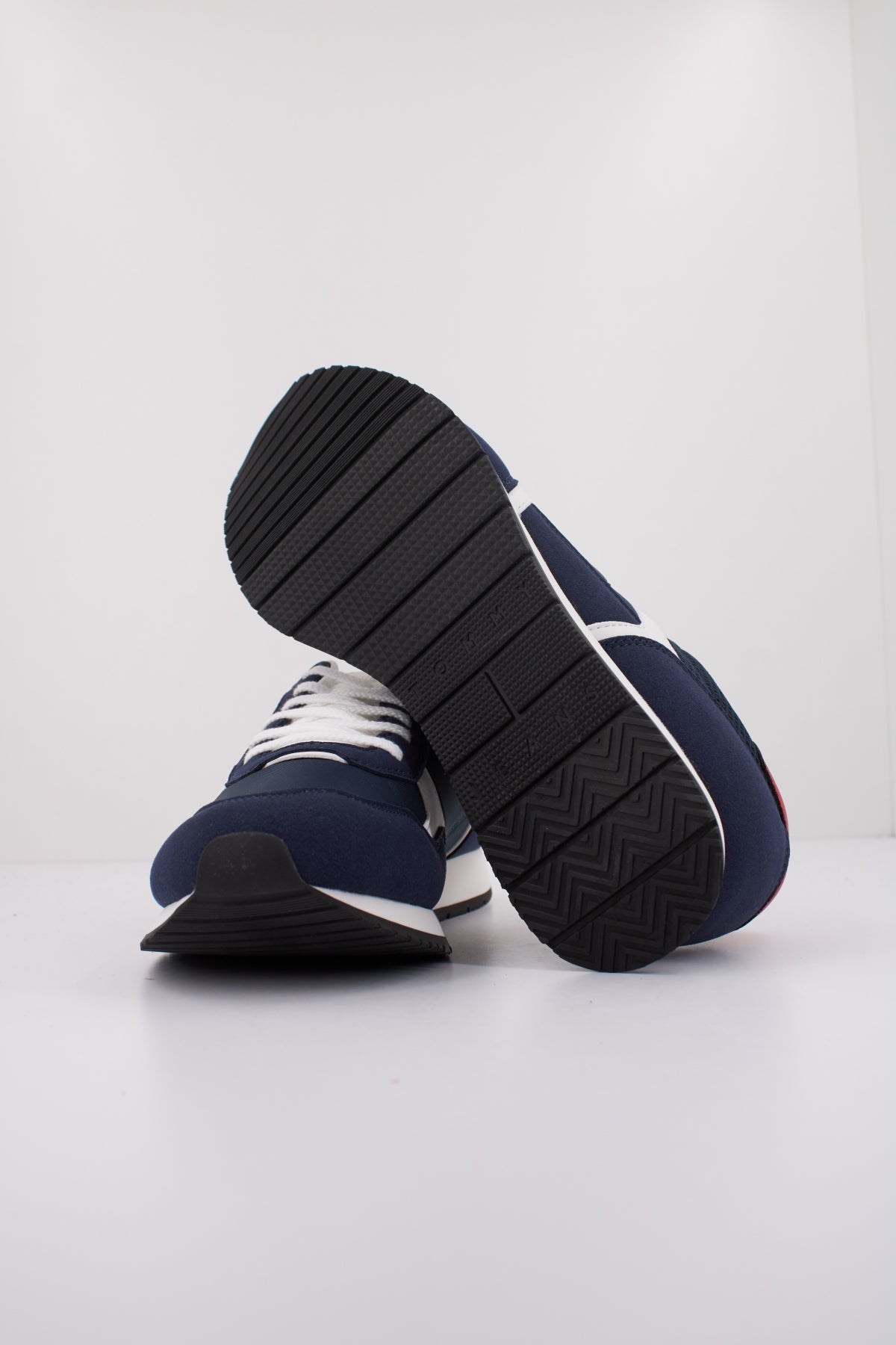 TOMMY JEANS TJM RUNNER CASUAL en color AZUL  (5)