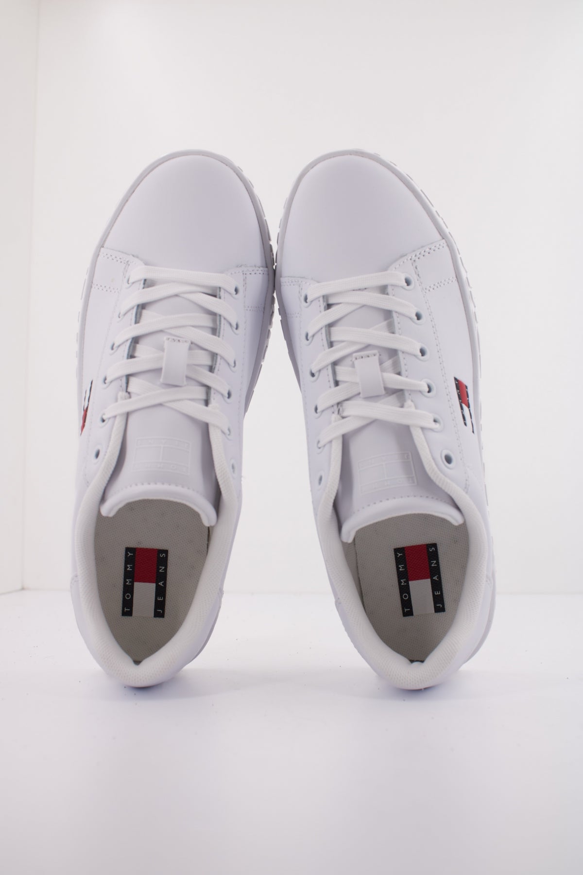 TOMMY JEANS TJW LOGO OUTSOLE en color BLANCO  (3)